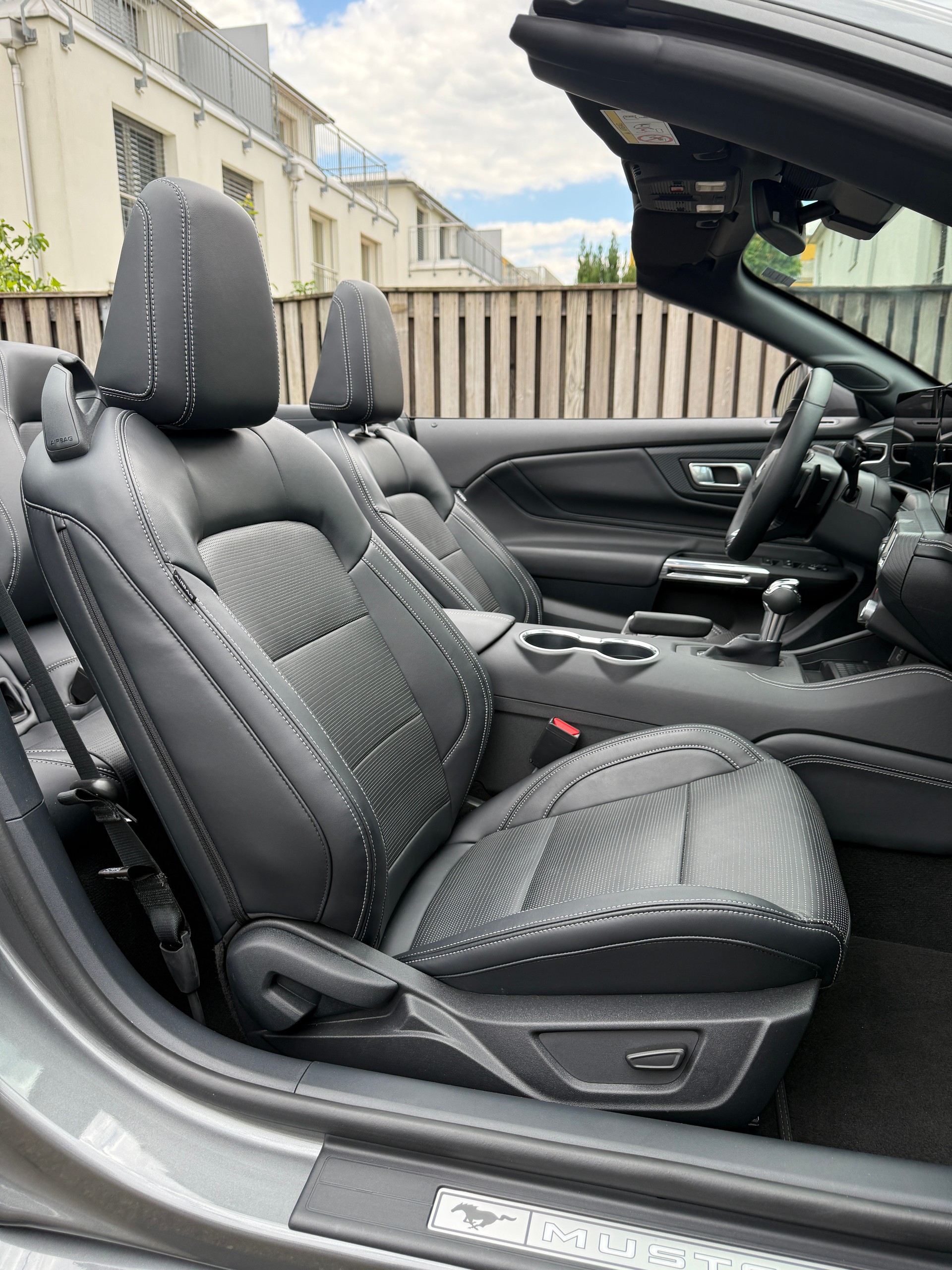 FORD MUSTANG CONVERTIBLE 5.0 V8 GT AUTOMAT-image-12