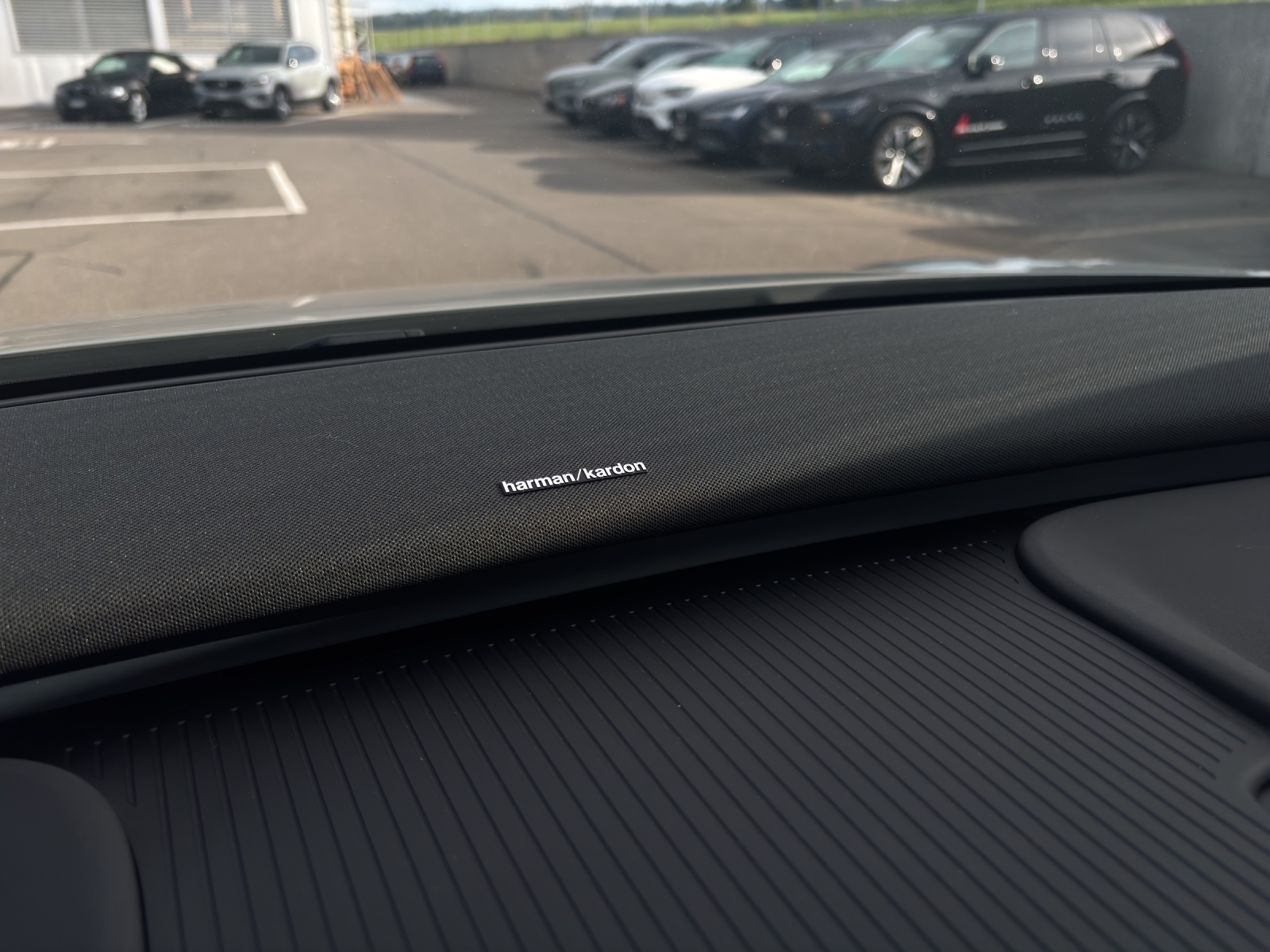 VOLVO EX30 E60 Twin Ultra Performance AWD-image-13