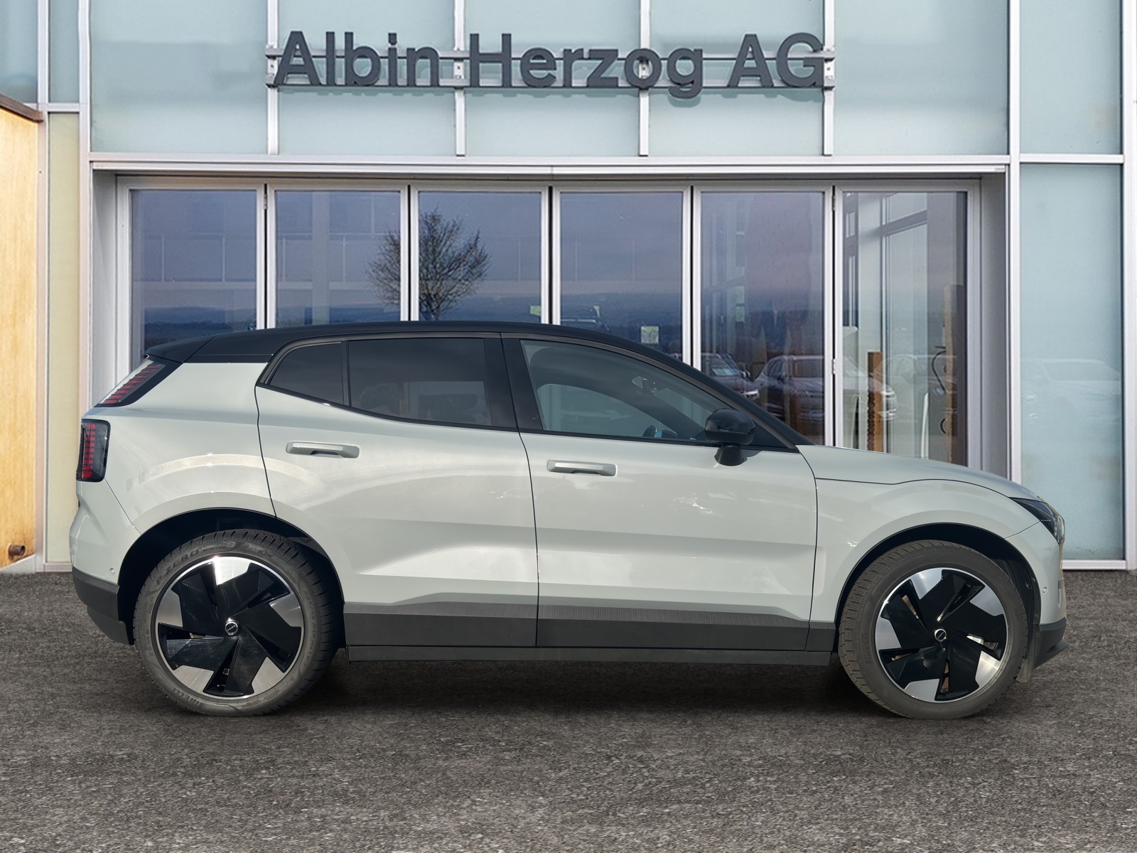VOLVO EX30 E60 Twin Ultra Performance AWD-image-4