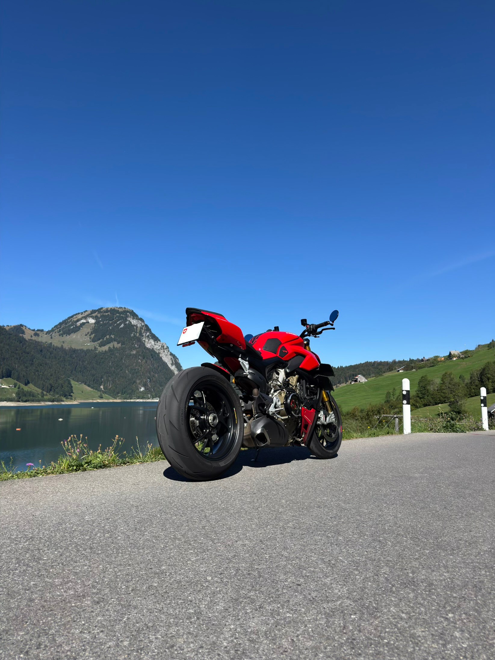 DUCATI Streetfighter V4 S-image-13