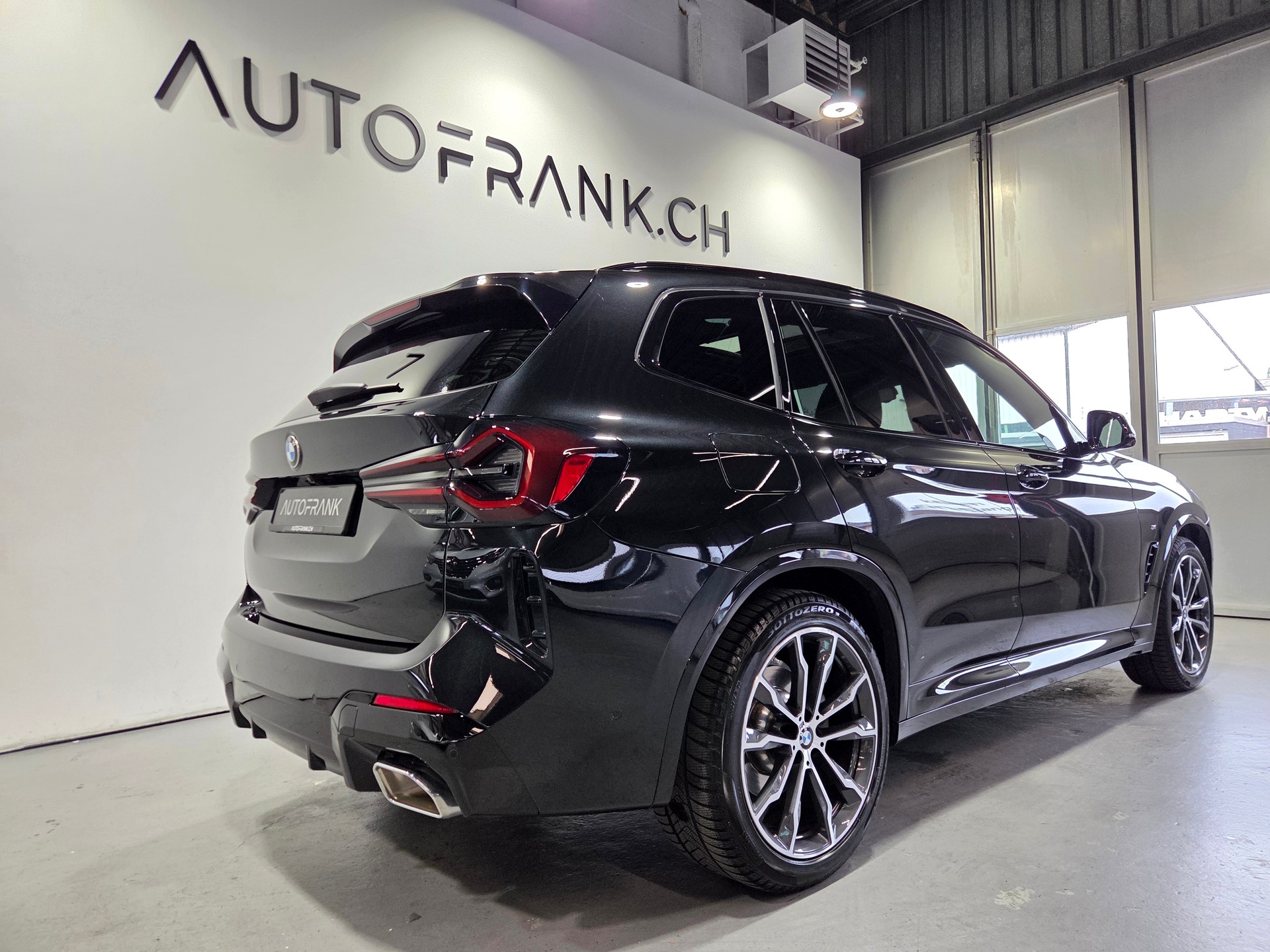 BMW X3 20d xDrive M-Sport-showroom-element-2