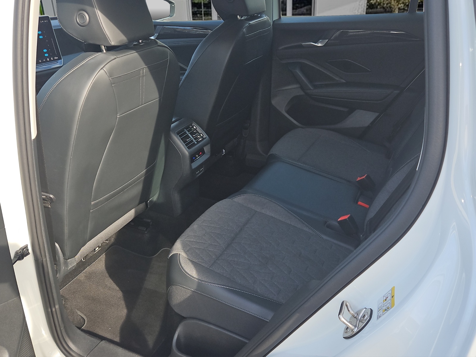VW Tiguan 2.0 TSI DSG Life 4Motion-image-21
