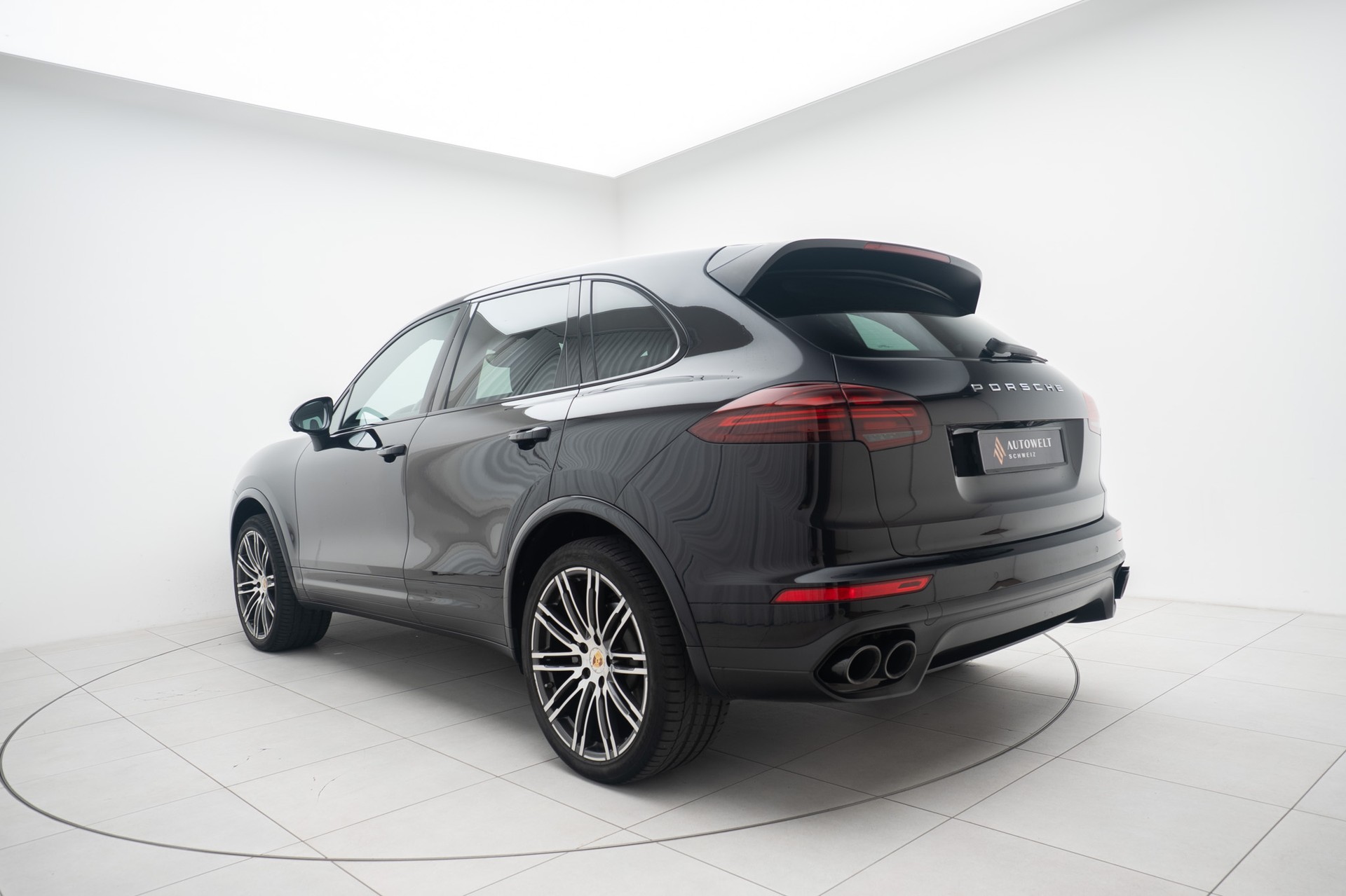 PORSCHE Cayenne S Diesel-showroom-element-2