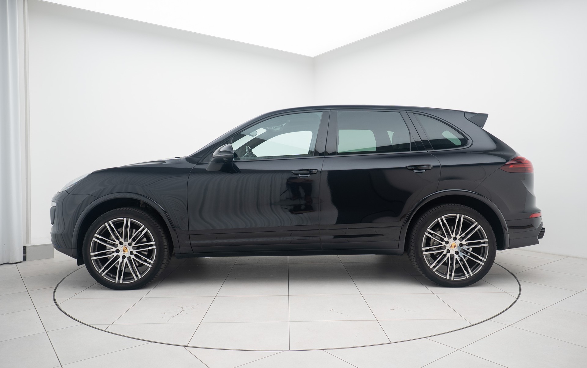 PORSCHE Cayenne S Diesel-showroom-element-1