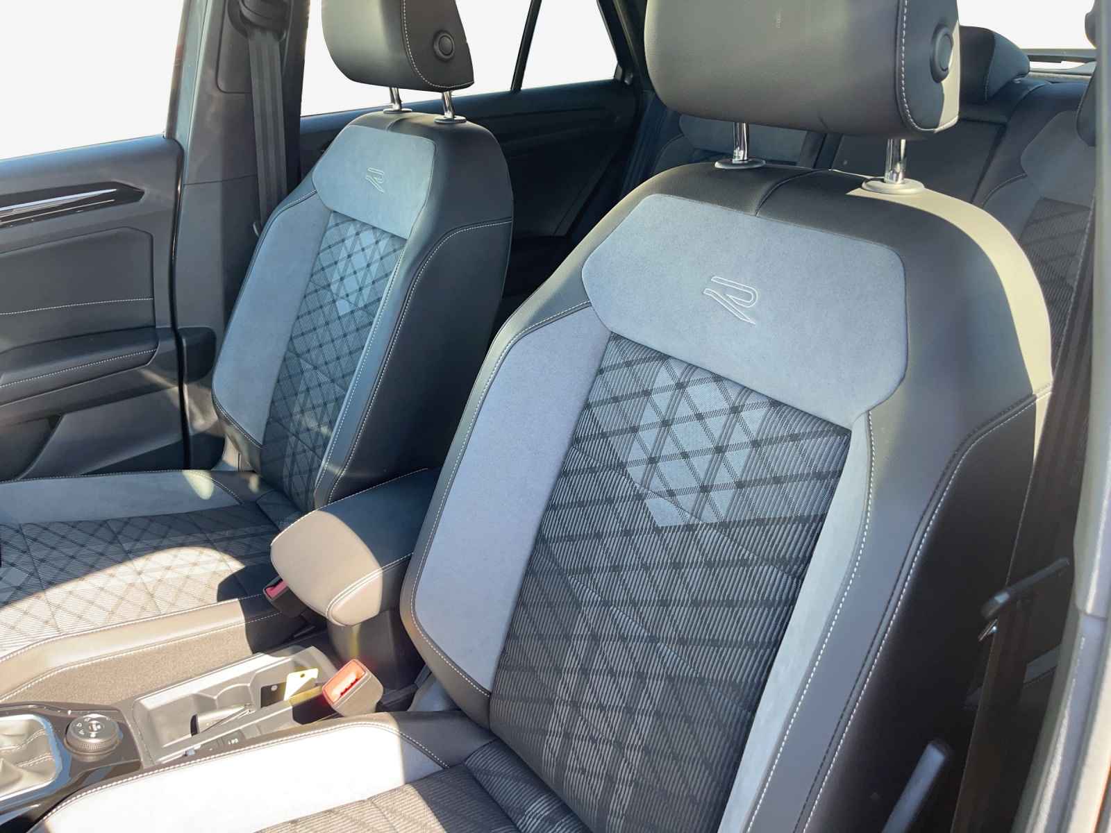 VW T-Roc 2.0 TSI R-Line DSG 4Motion-image-14