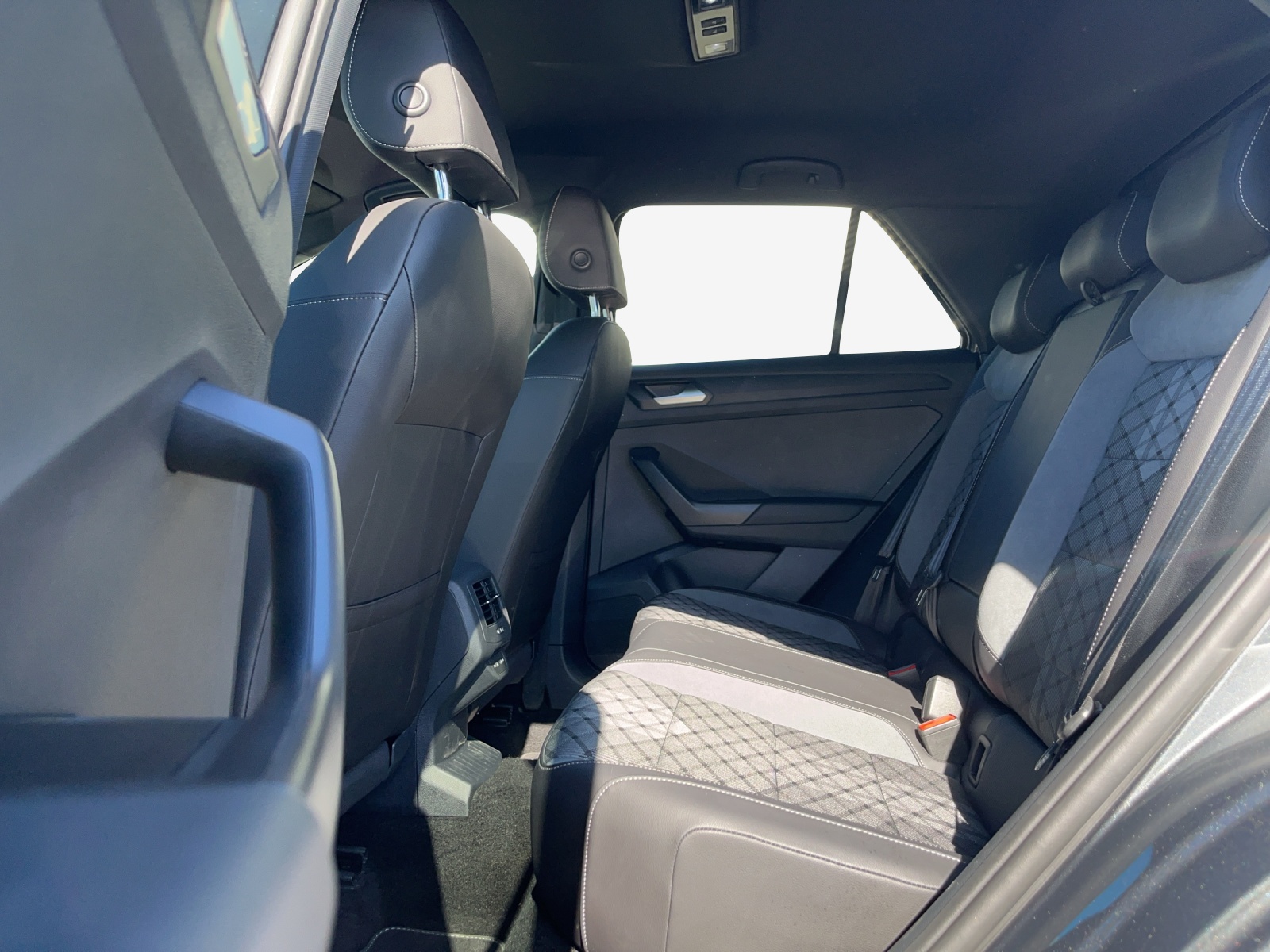 VW T-Roc 2.0 TSI R-Line DSG 4Motion-image-11