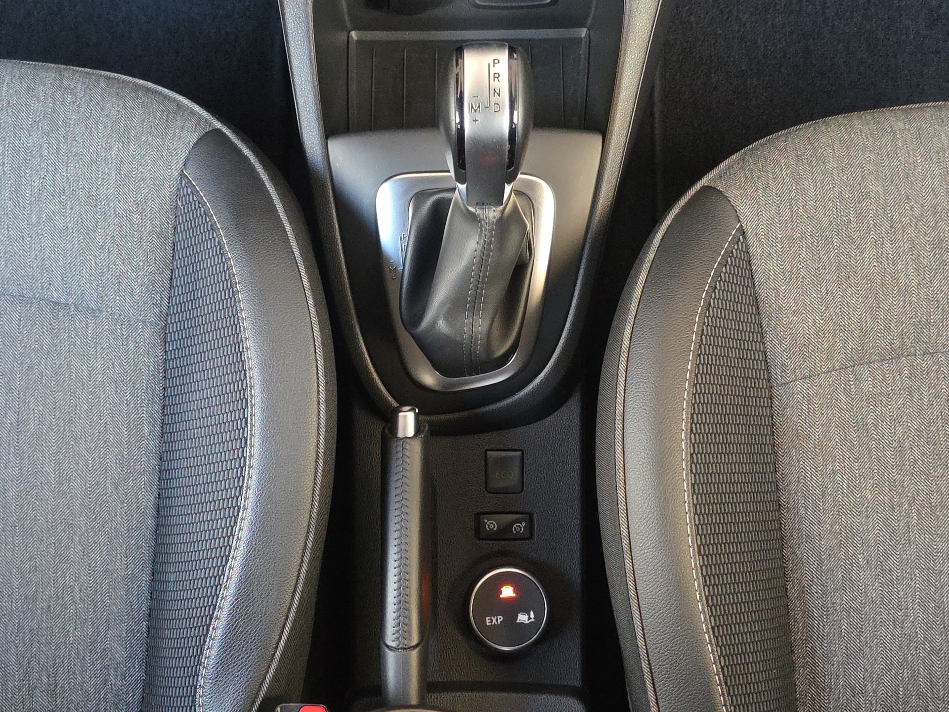 RENAULT Captur 1.2 T 16V Intens EDC-image-13
