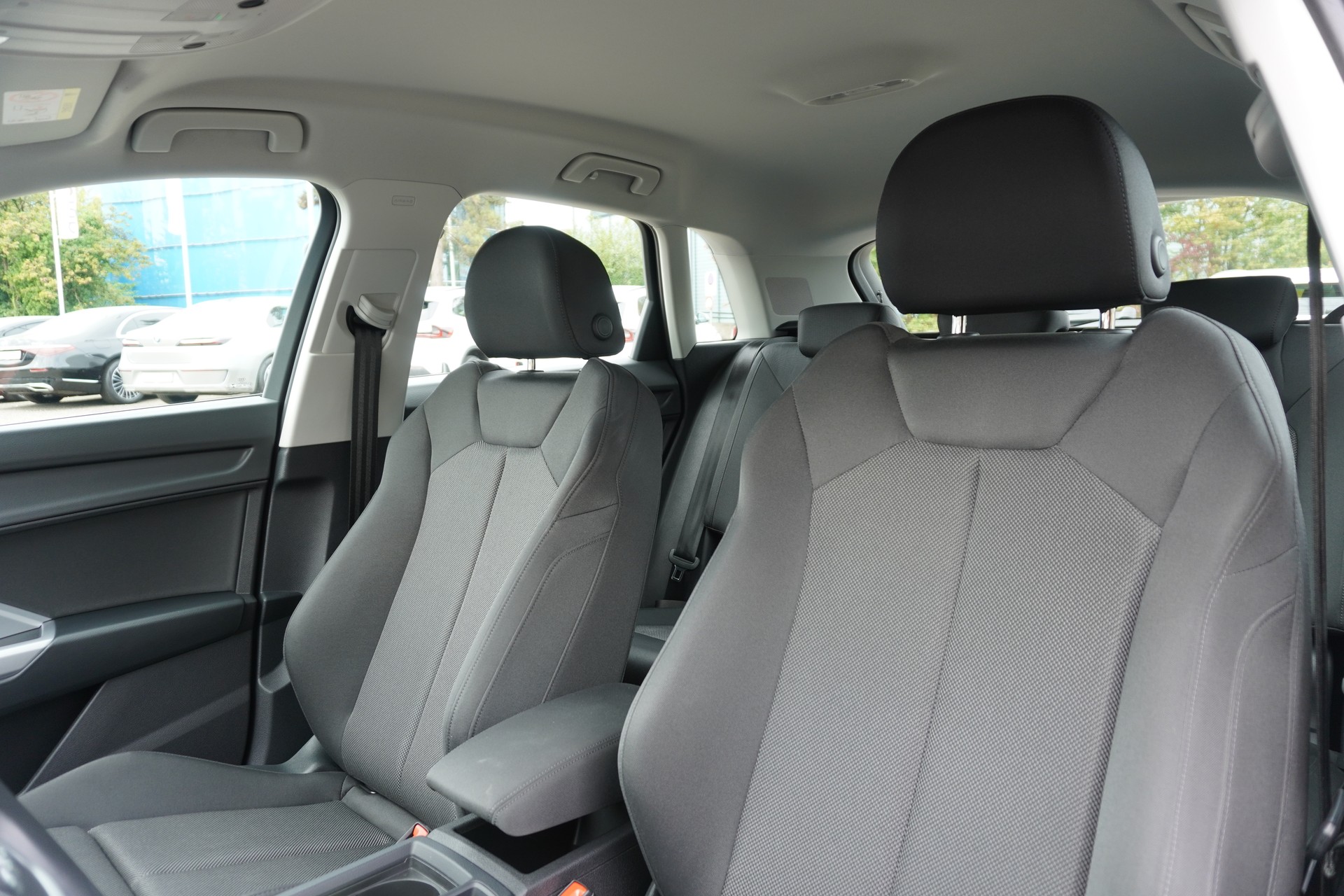 AUDI Q3 35 TFSI Attraction S-tronic-image-13