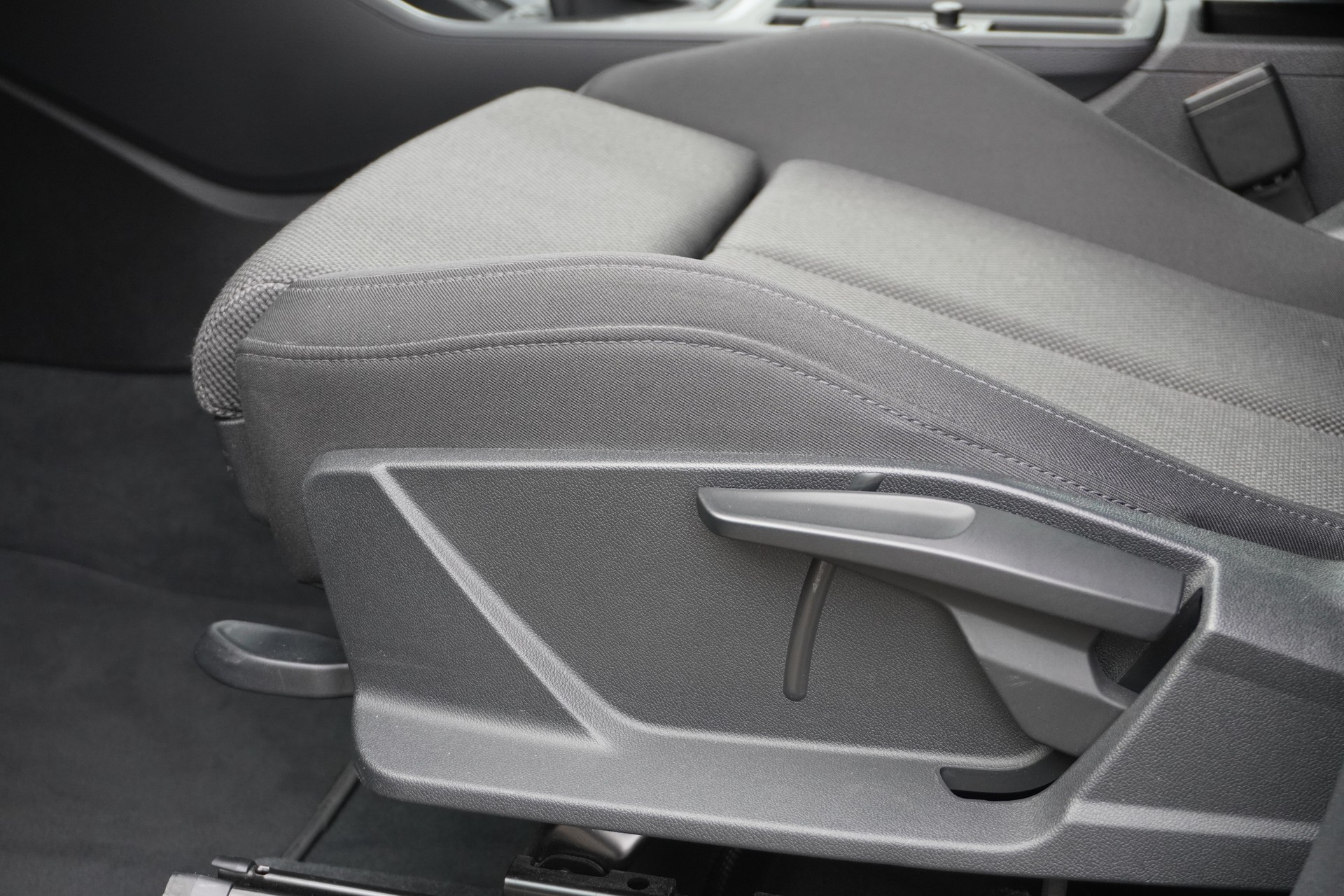 AUDI Q3 35 TFSI Attraction S-tronic-image-40