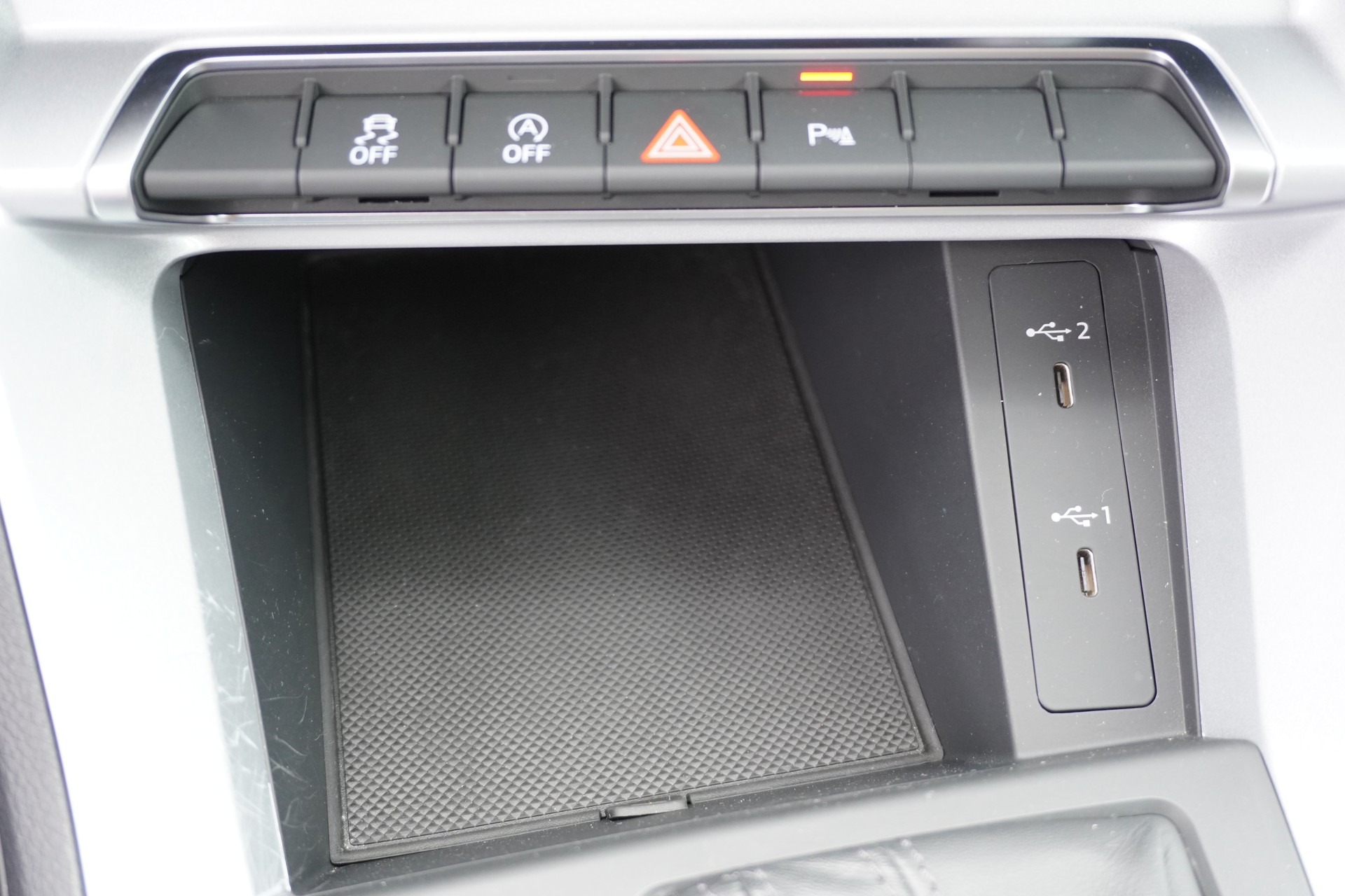 AUDI Q3 35 TFSI Attraction S-tronic-image-20