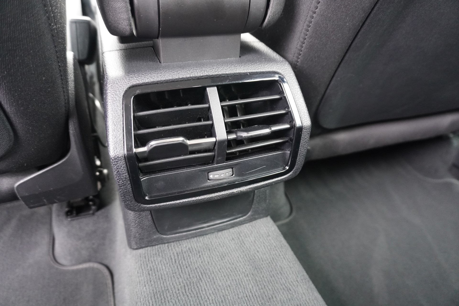 AUDI Q3 35 TFSI Attraction S-tronic-image-17