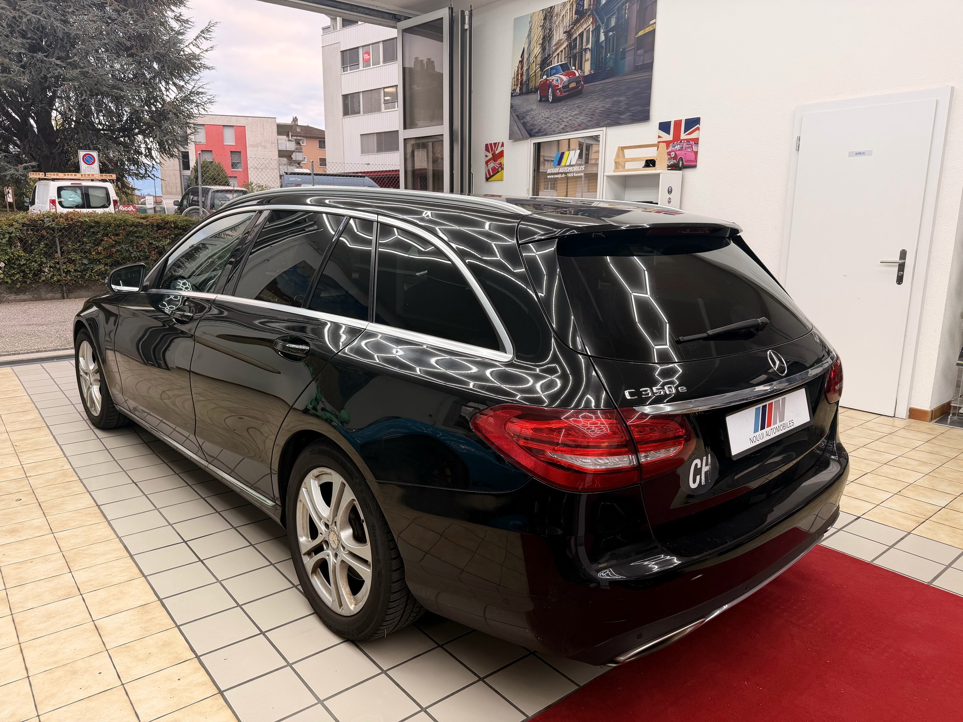 MERCEDES-BENZ C 350 e 7G-Tronic-showroom-element-2