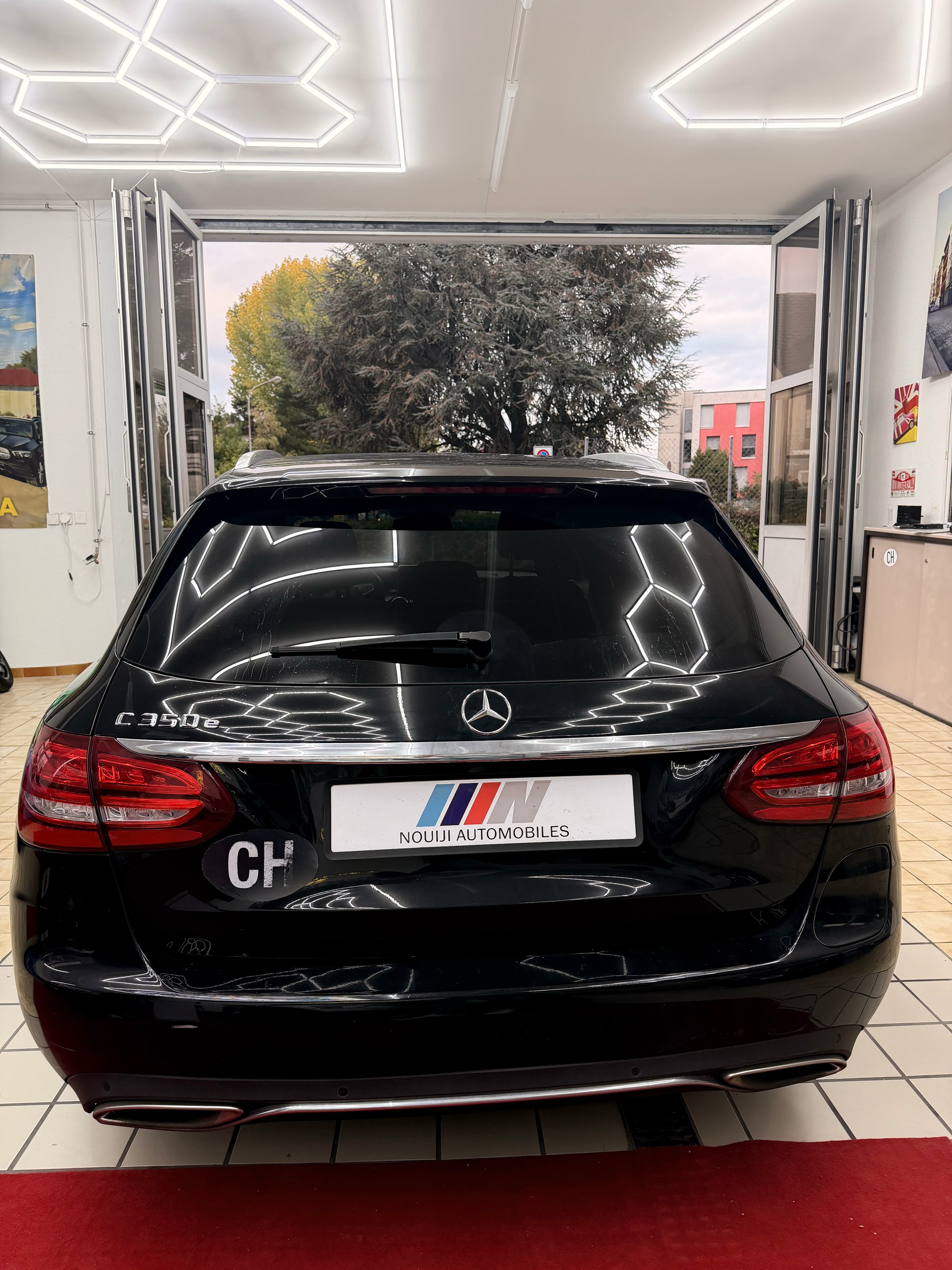 MERCEDES-BENZ C 350 e 7G-Tronic-showroom-element-3