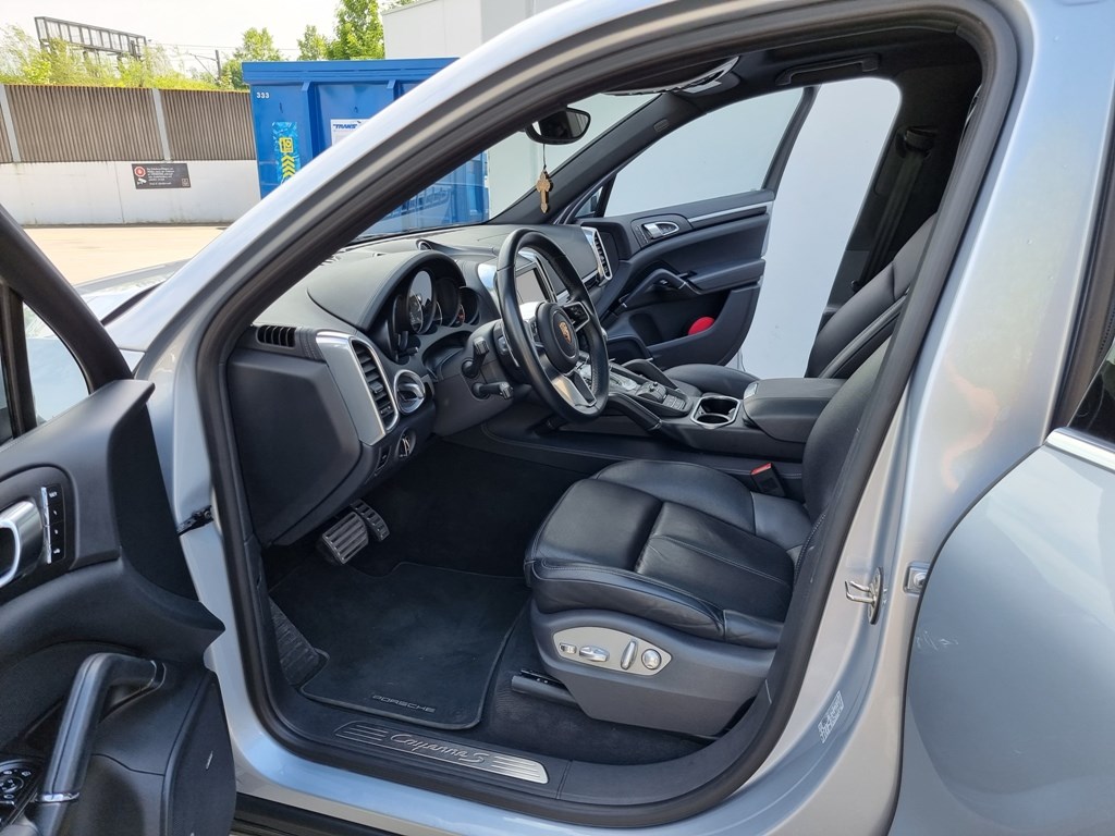 PORSCHE Cayenne S Diesel-image-12