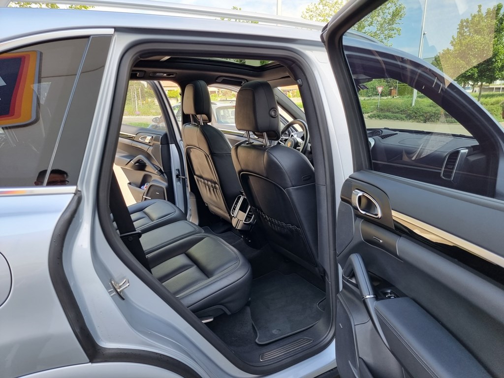 PORSCHE Cayenne S Diesel-image-14