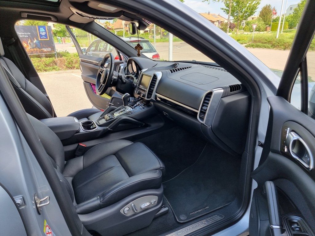 PORSCHE Cayenne S Diesel-image-15