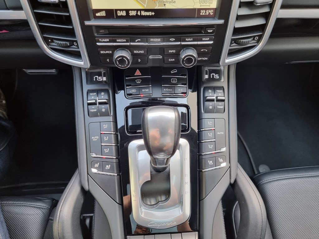 PORSCHE Cayenne S Diesel-image-23