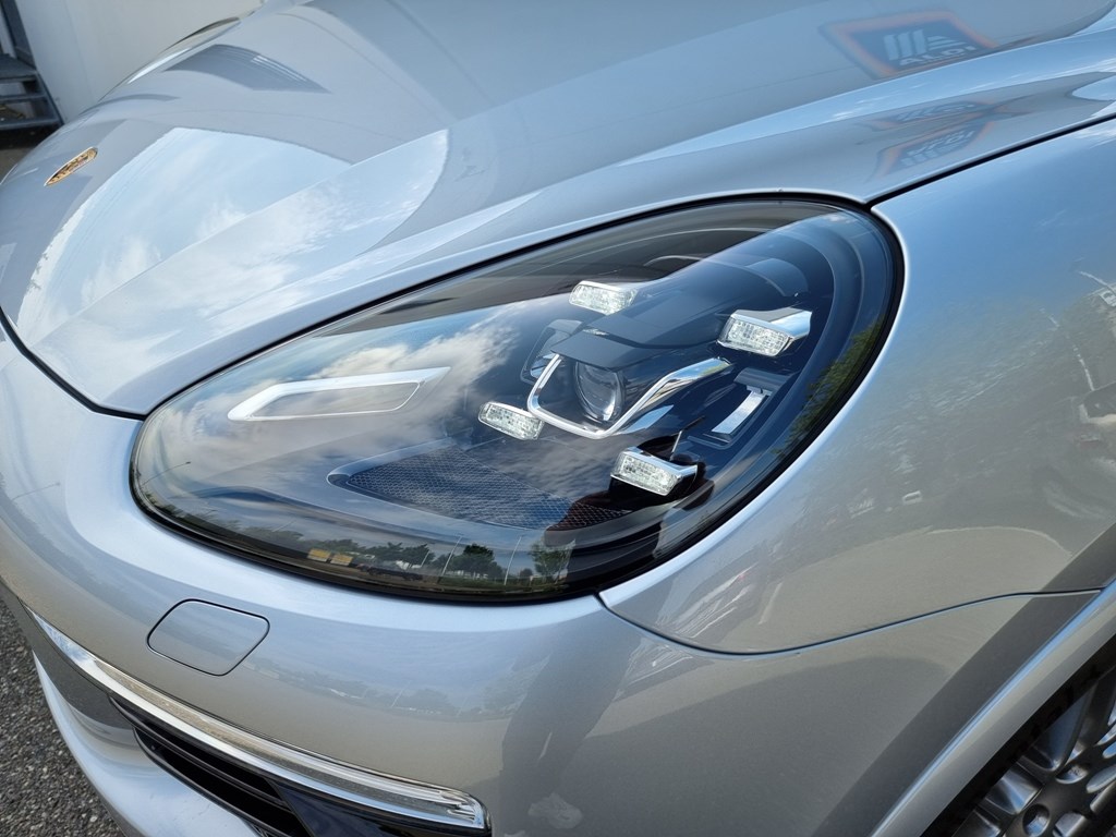 PORSCHE Cayenne S Diesel-image-29