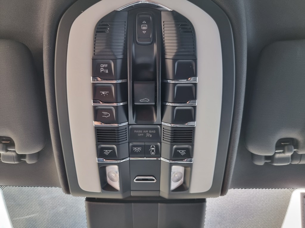 PORSCHE Cayenne S Diesel-image-26