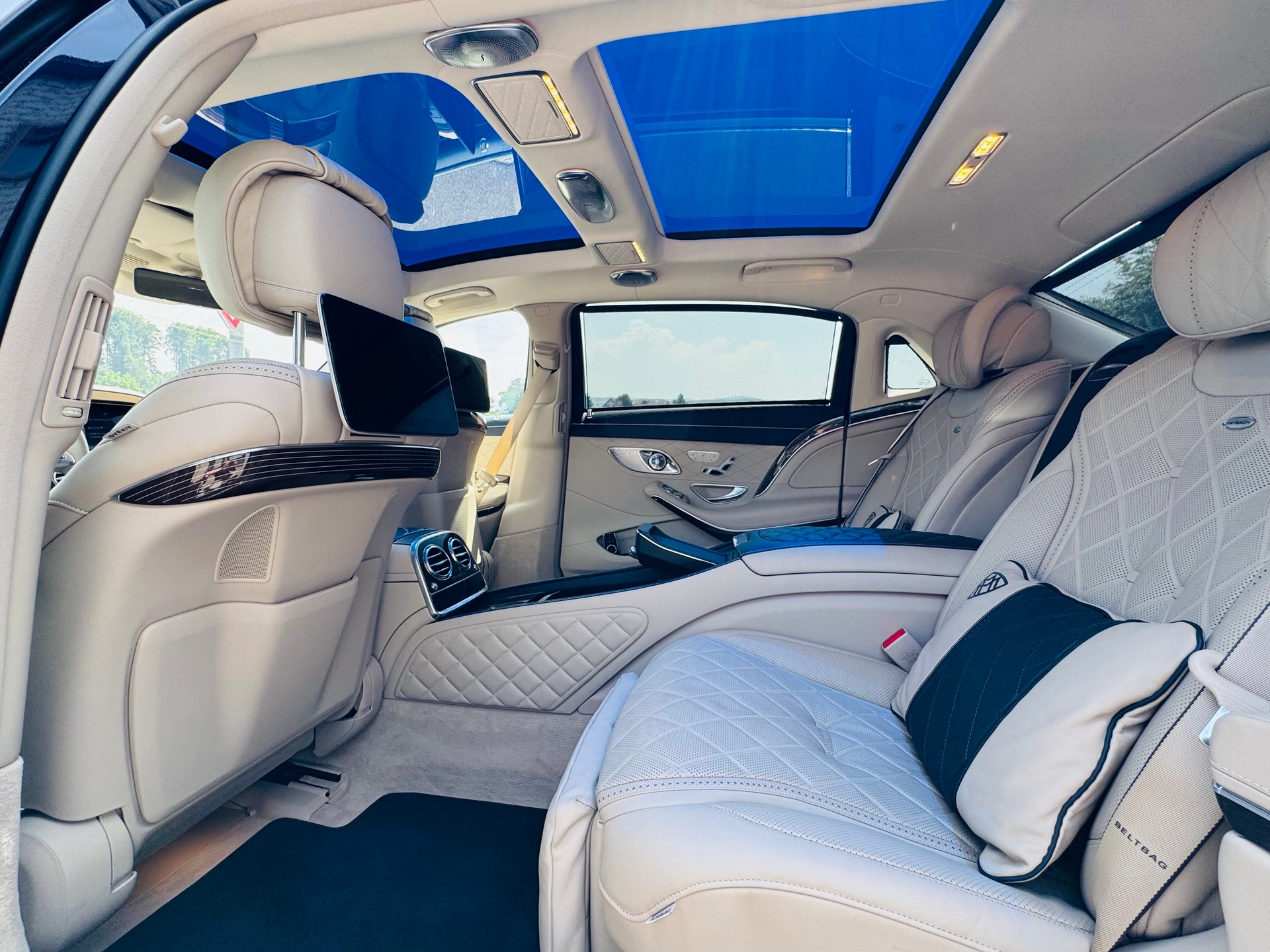 MERCEDES-BENZ S 560 Maybach Exclusive 4Matic 9G-Tronic First Class-image-6