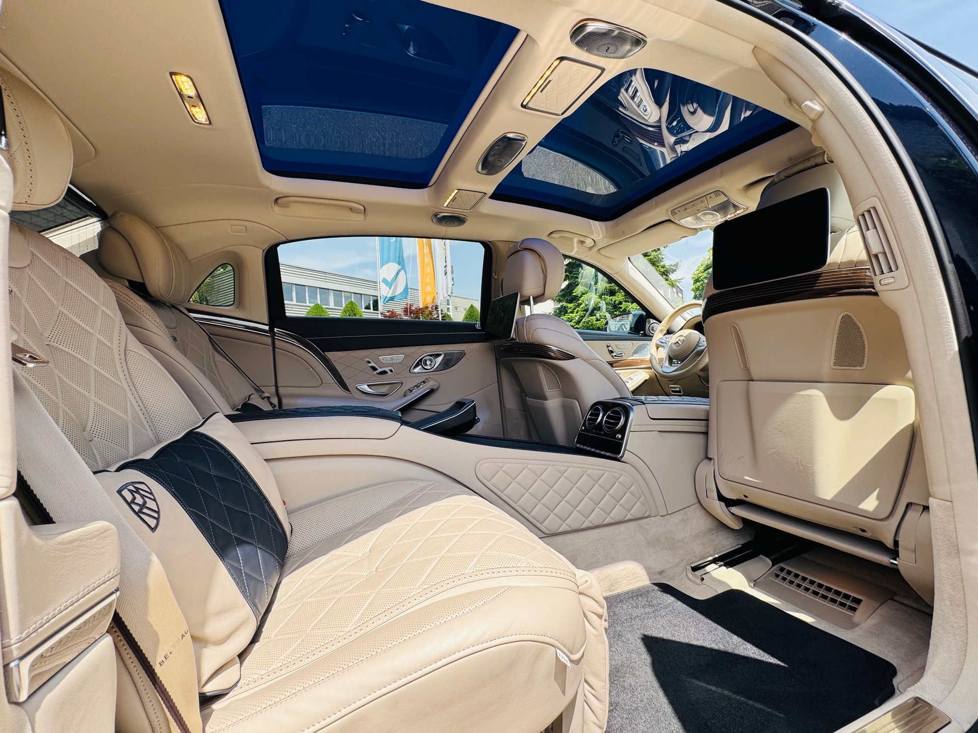 MERCEDES-BENZ S 560 Maybach Exclusive 4Matic 9G-Tronic First Class-image-7