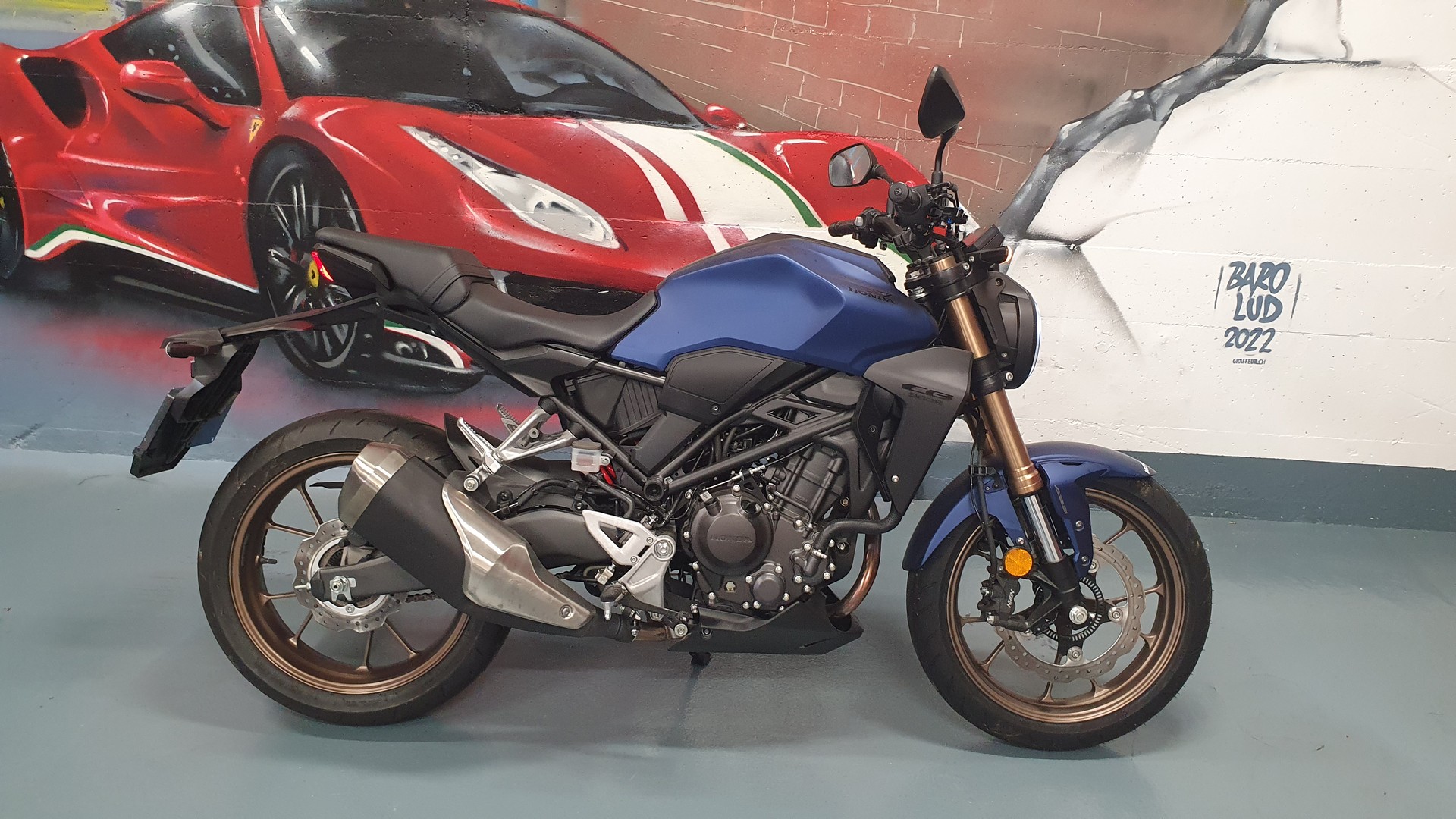 HONDA CB 300 R-image-0