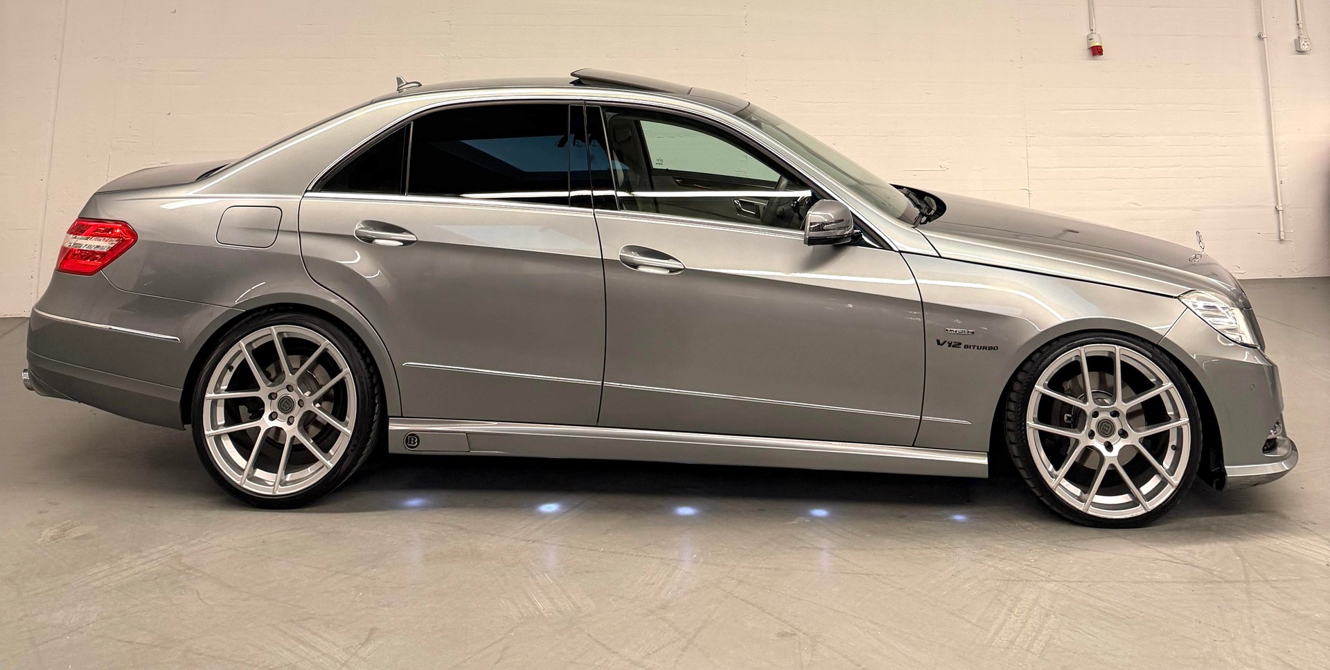 MERCEDES-BENZ E 350 CDI ( Limited Grey Black Brabus Bodykit ) BlueEfficiency 7G-Tronic-image-5