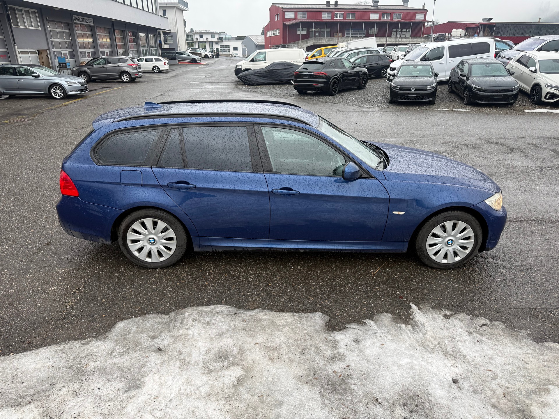 BMW 320d xDrive Touring-image-2