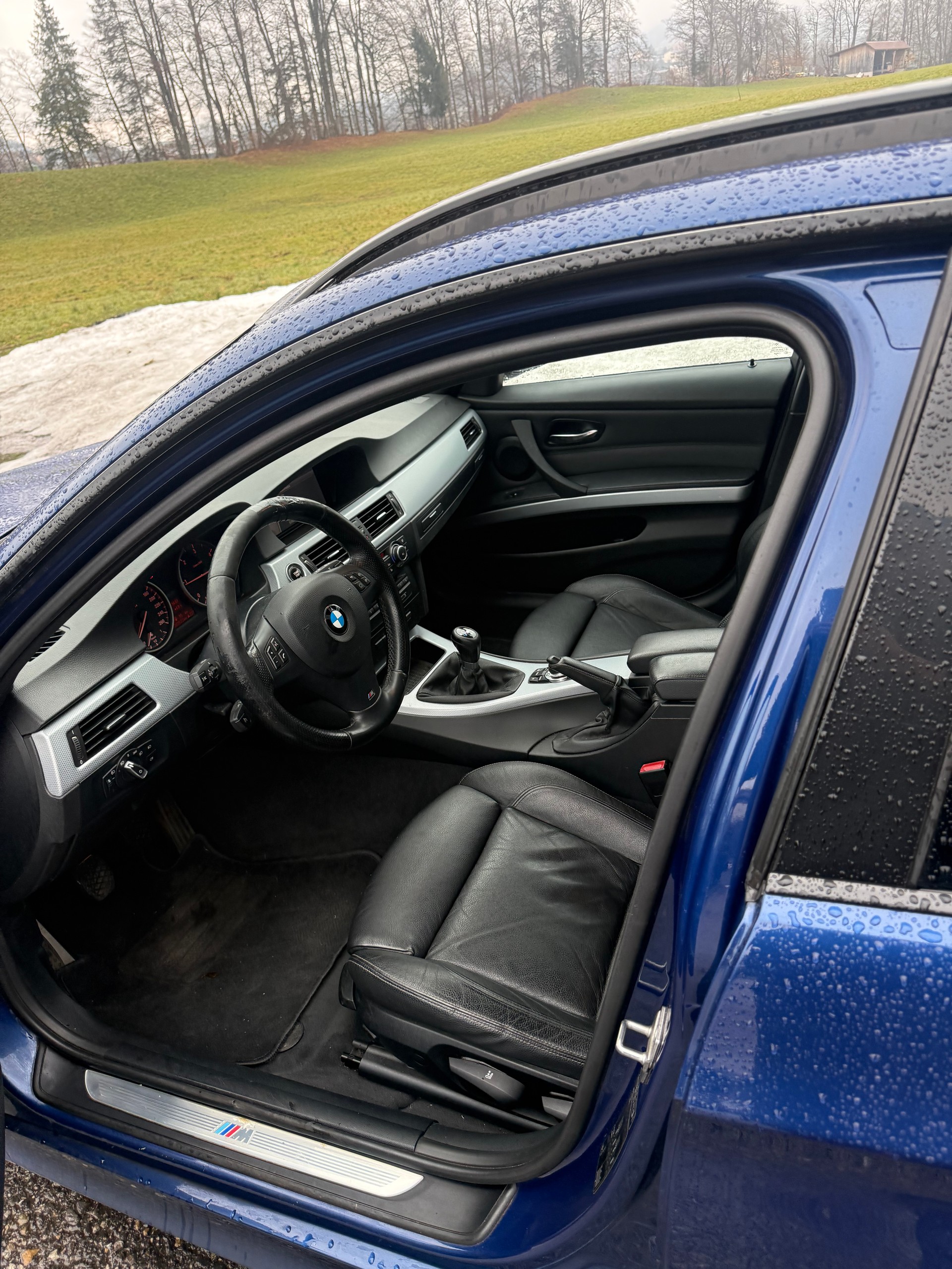 BMW 320d xDrive Touring-image-8