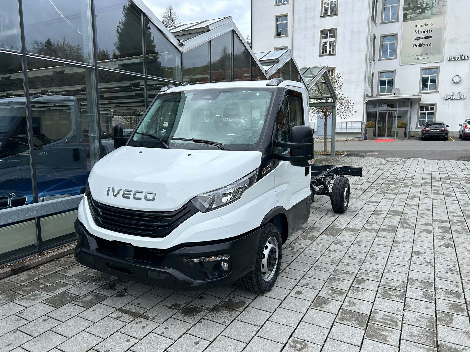 IVECO 35 S 18H A8 3750-showroom-element-1