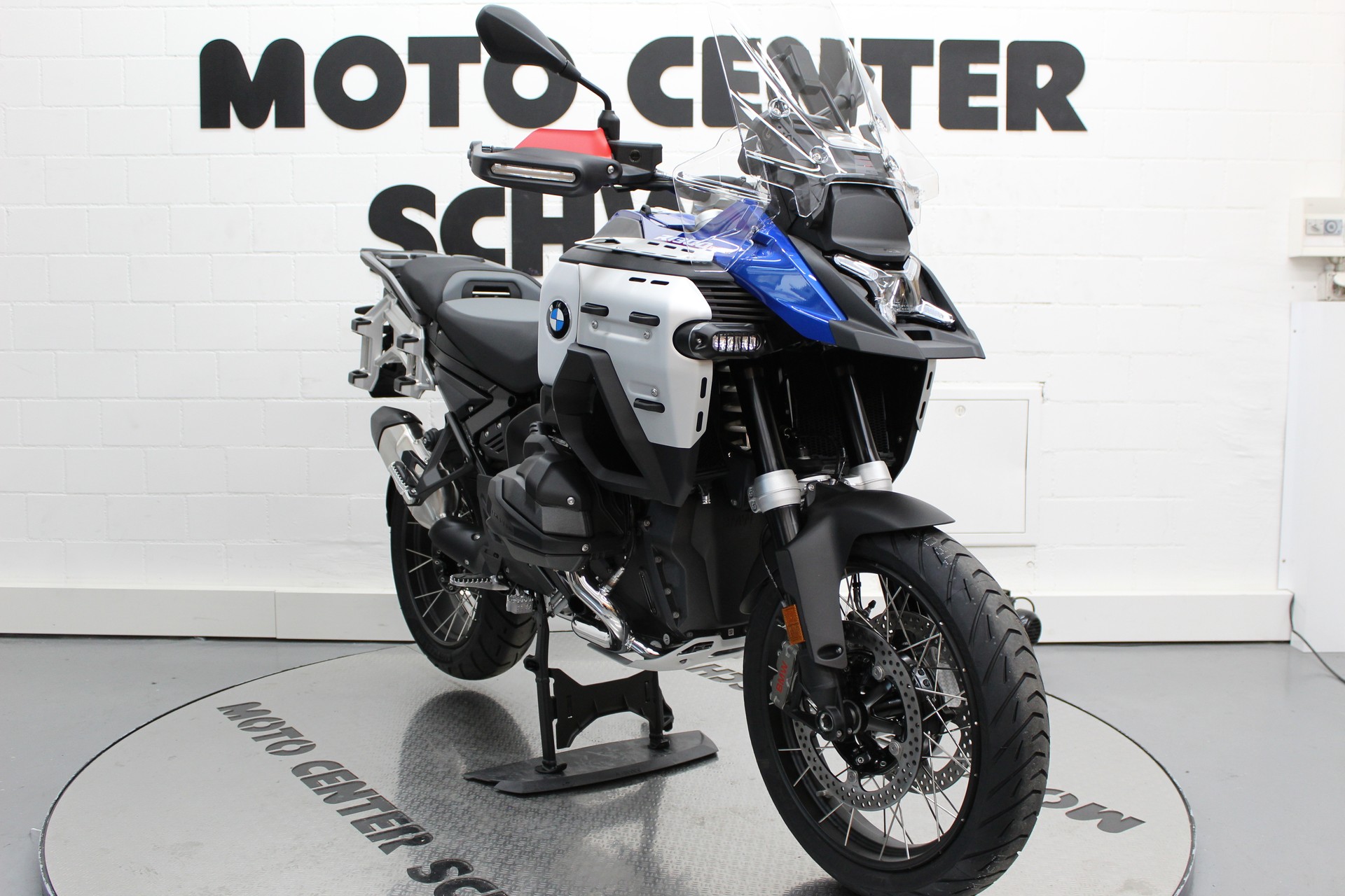 BMW R 1300 GS Adventure-image-1