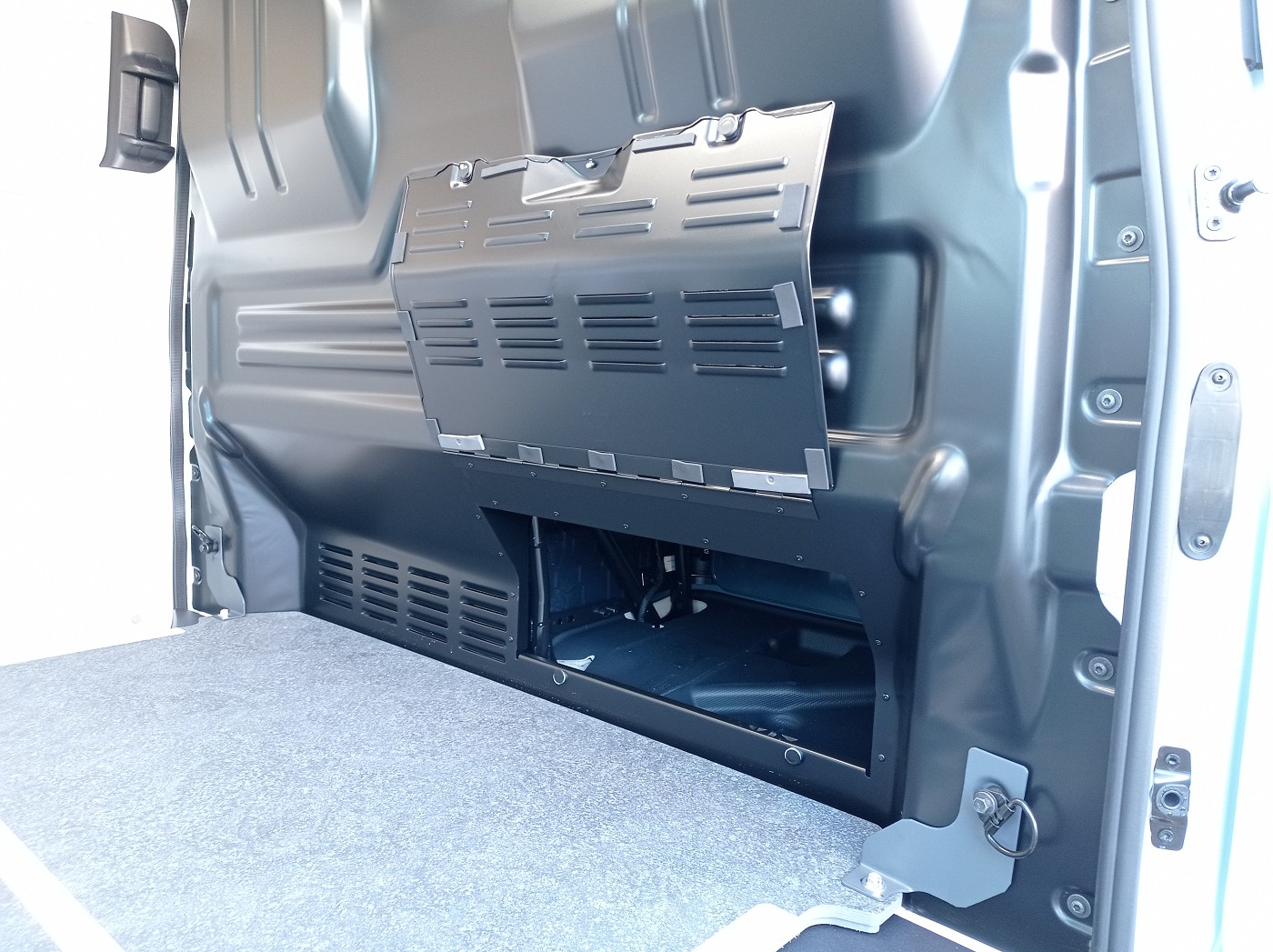VW Transporter 2.0 TDI Automat-image-18