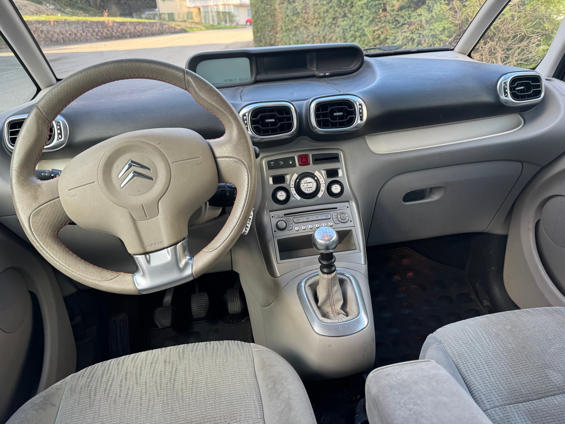 CITROEN C3 Picasso 1.6 HDi Swiss Style-image-8
