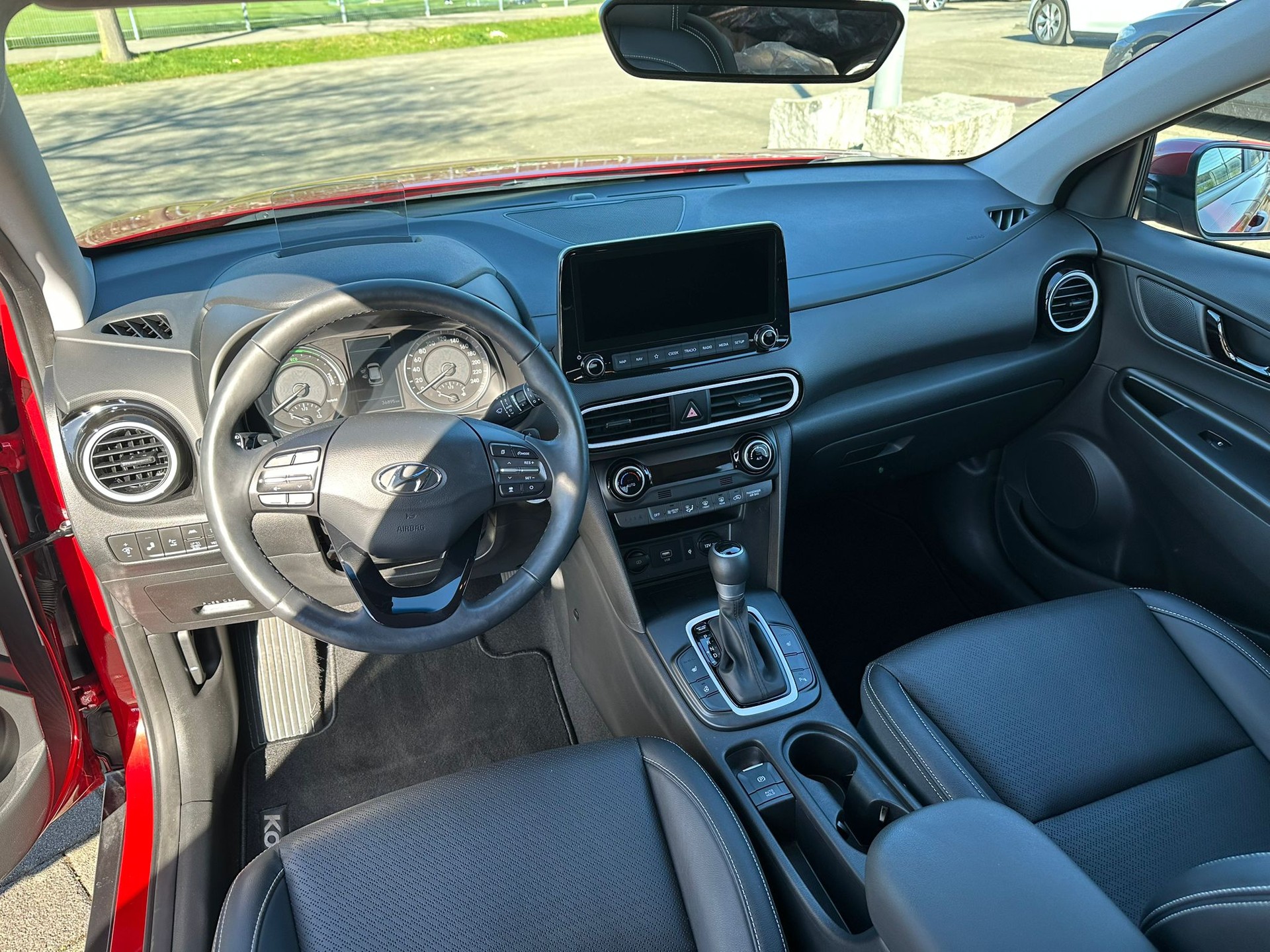 HYUNDAI Kona 1.6 GDi HEV Amplia DCT-image-9