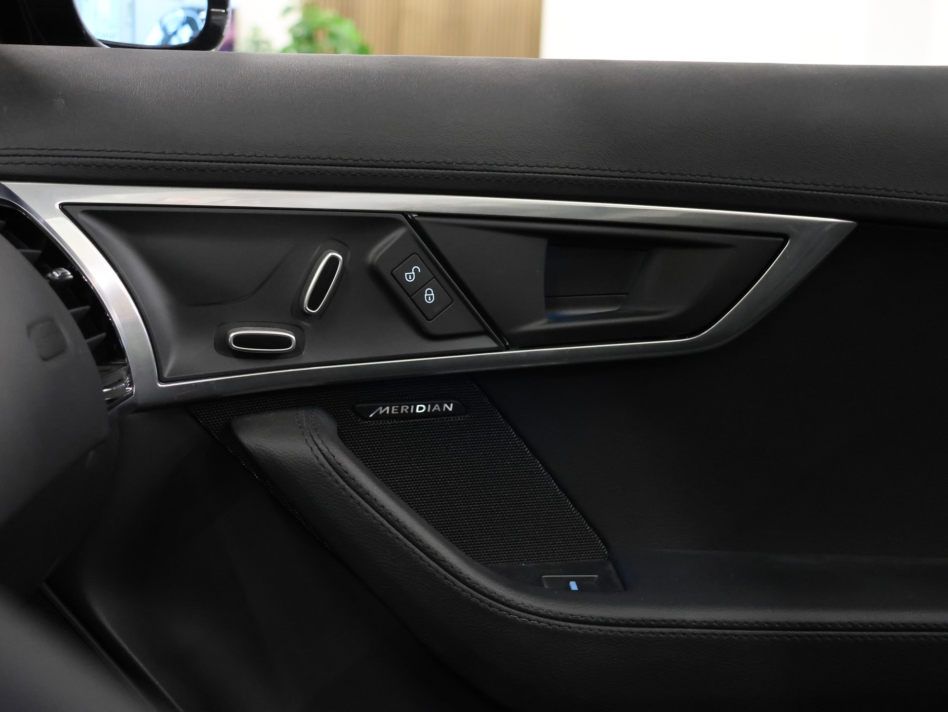 JAGUAR F-Type Convertible 3.0 V6 S/C Automatik *Meridian Soundsystem* *Gepäckträger* *Rückfahrkamera*-image-38