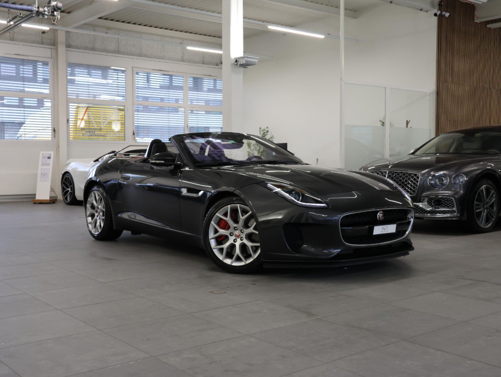 JAGUAR F-Type Convertible 3.0 V6 S/C Automatik *Meridian Soundsystem* *Gepäckträger* *Rückfahrkamera*-showroom-element-1
