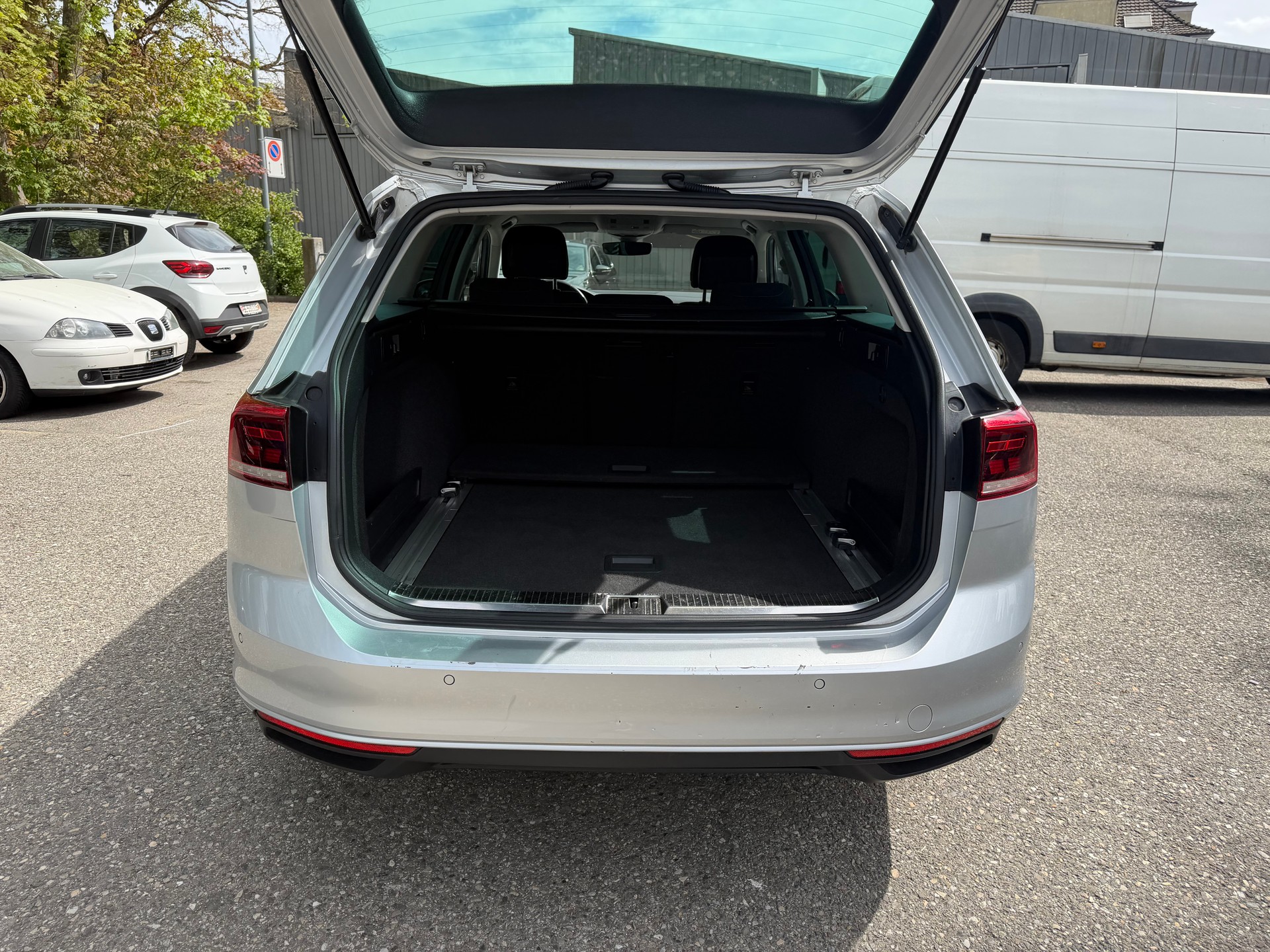 VW Passat Variant 1.6 TDI Business DSG * Gr. Navi * LED * Klima-auto * PDC V&H * RF-Kamera * Tempomat * LTZ MFK 29.05.2026 *-image-13