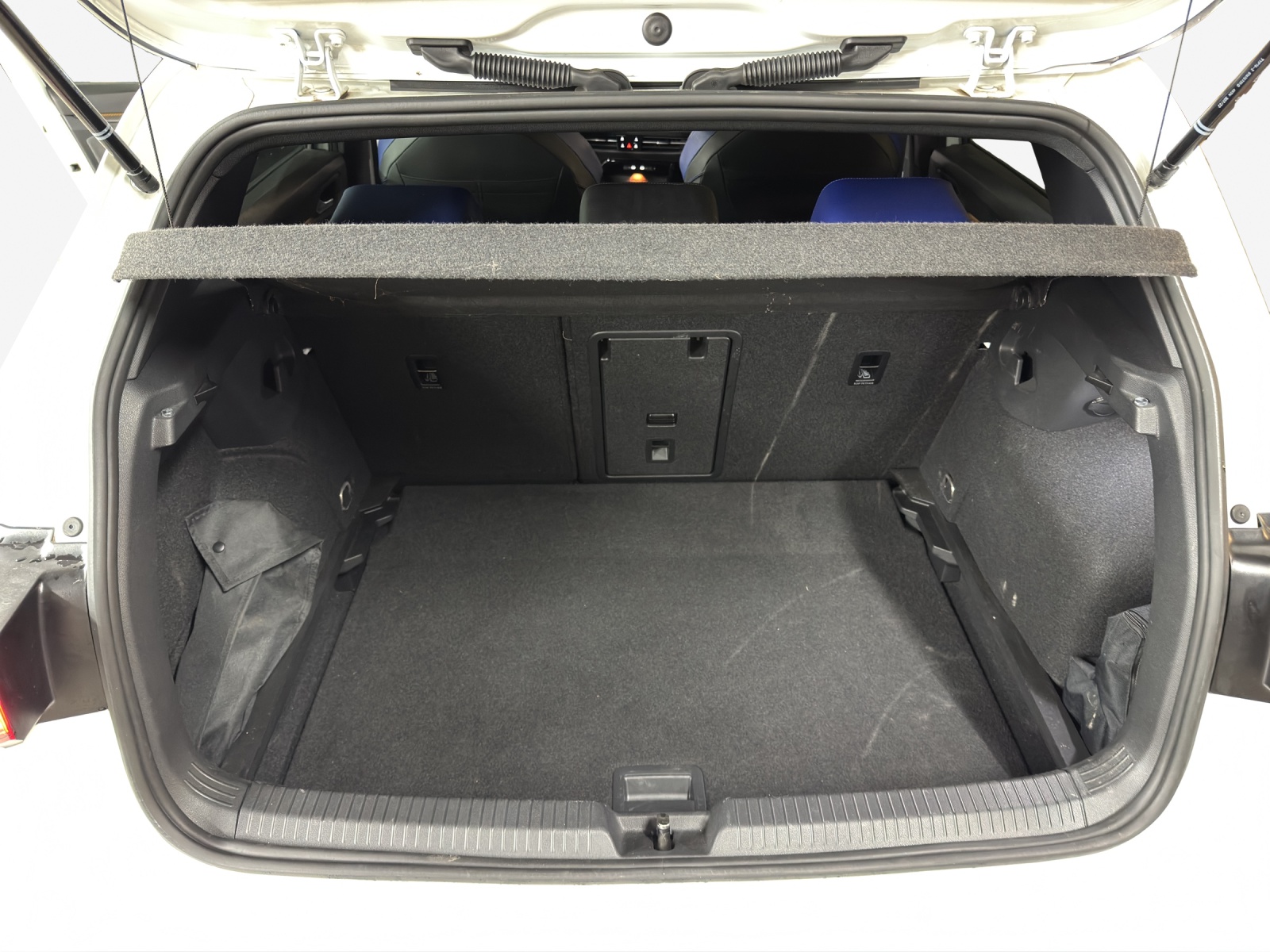 VW Golf 2.0 TSI R DSG 4Motion R 20 Years-image-12