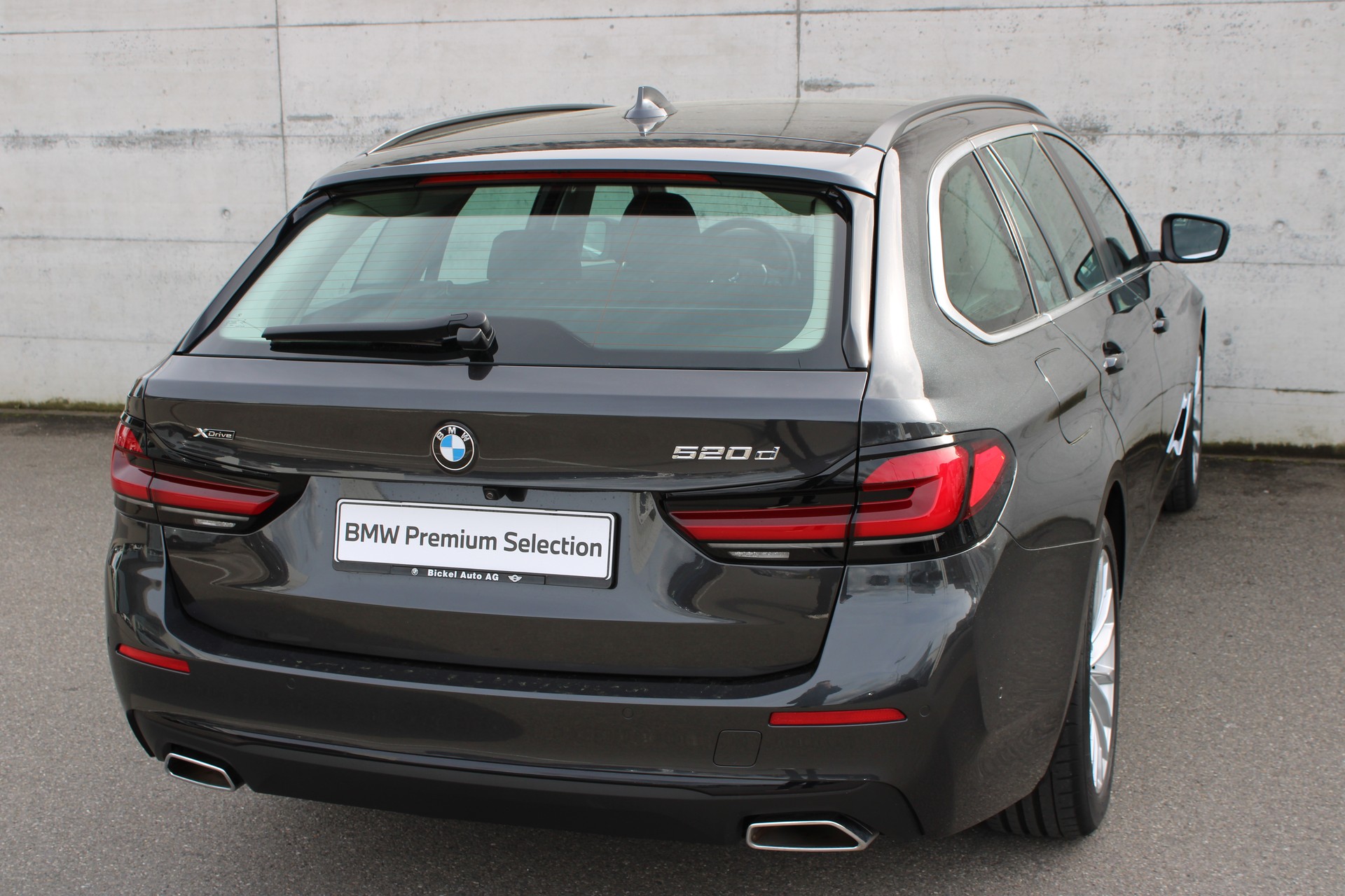 BMW 520d xDrive 48V Touring-showroom-element-3