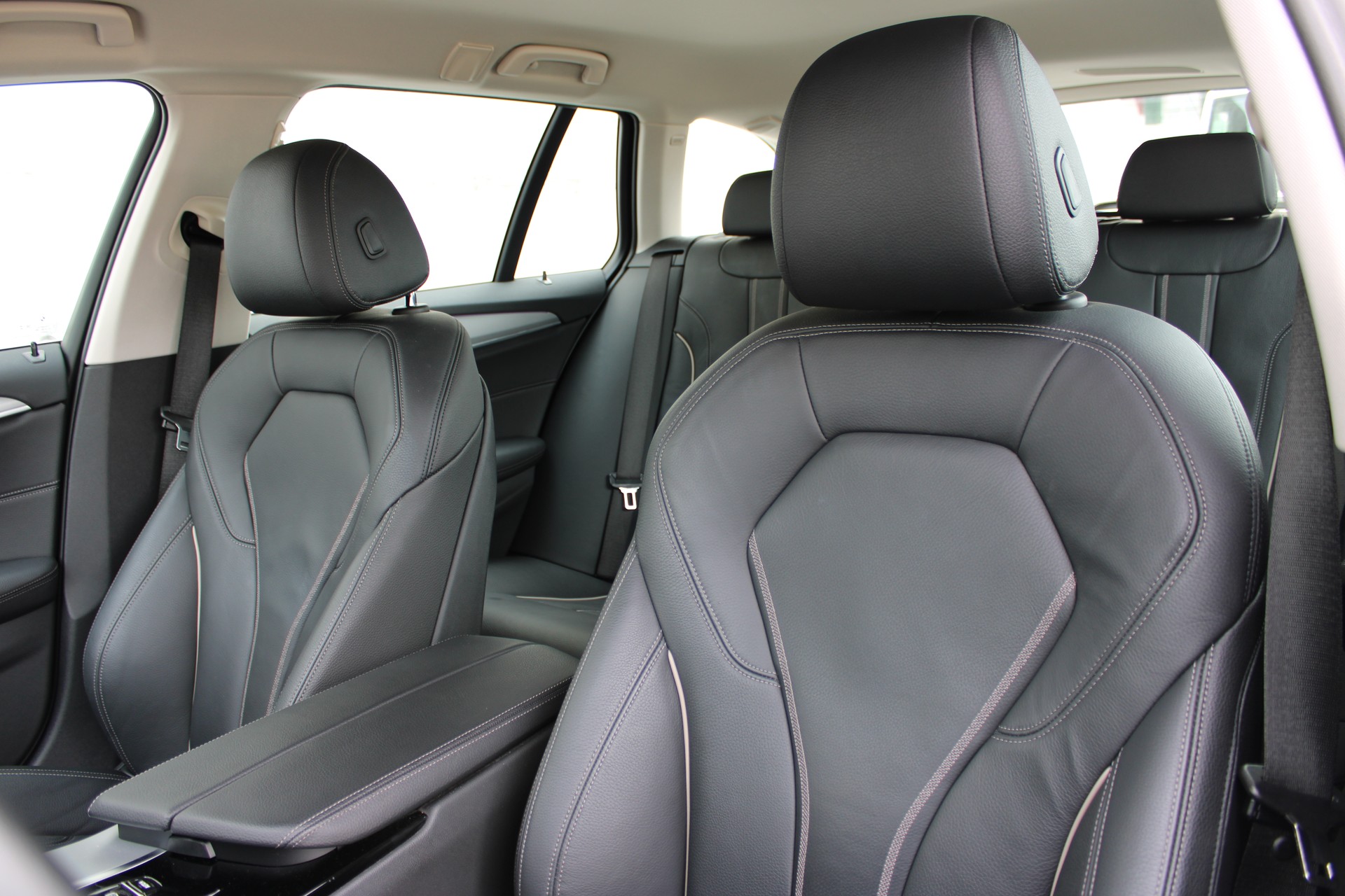BMW 520d xDrive 48V Touring-image-9