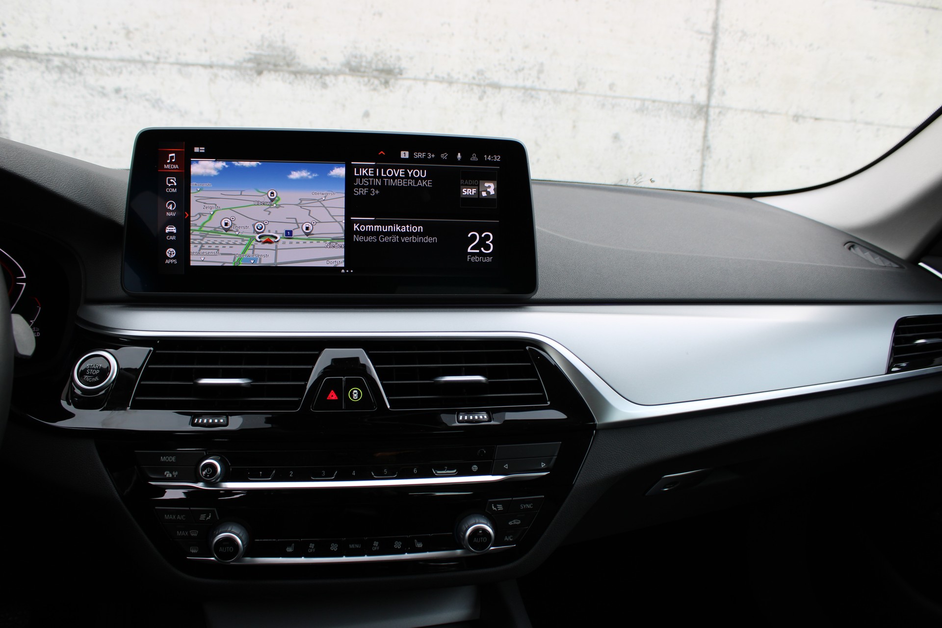 BMW 520d xDrive 48V Touring-image-15