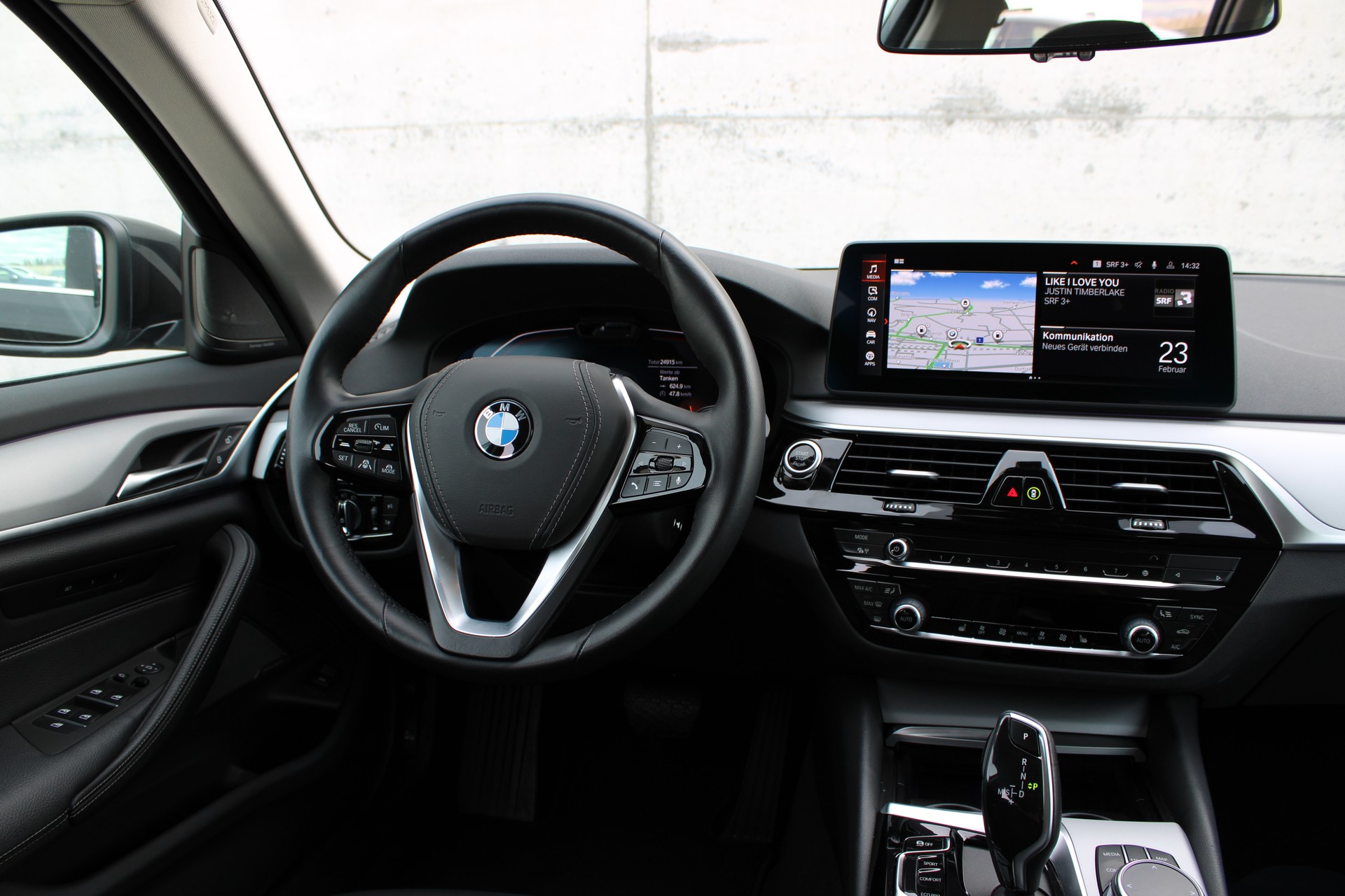 BMW 520d xDrive 48V Touring-image-14