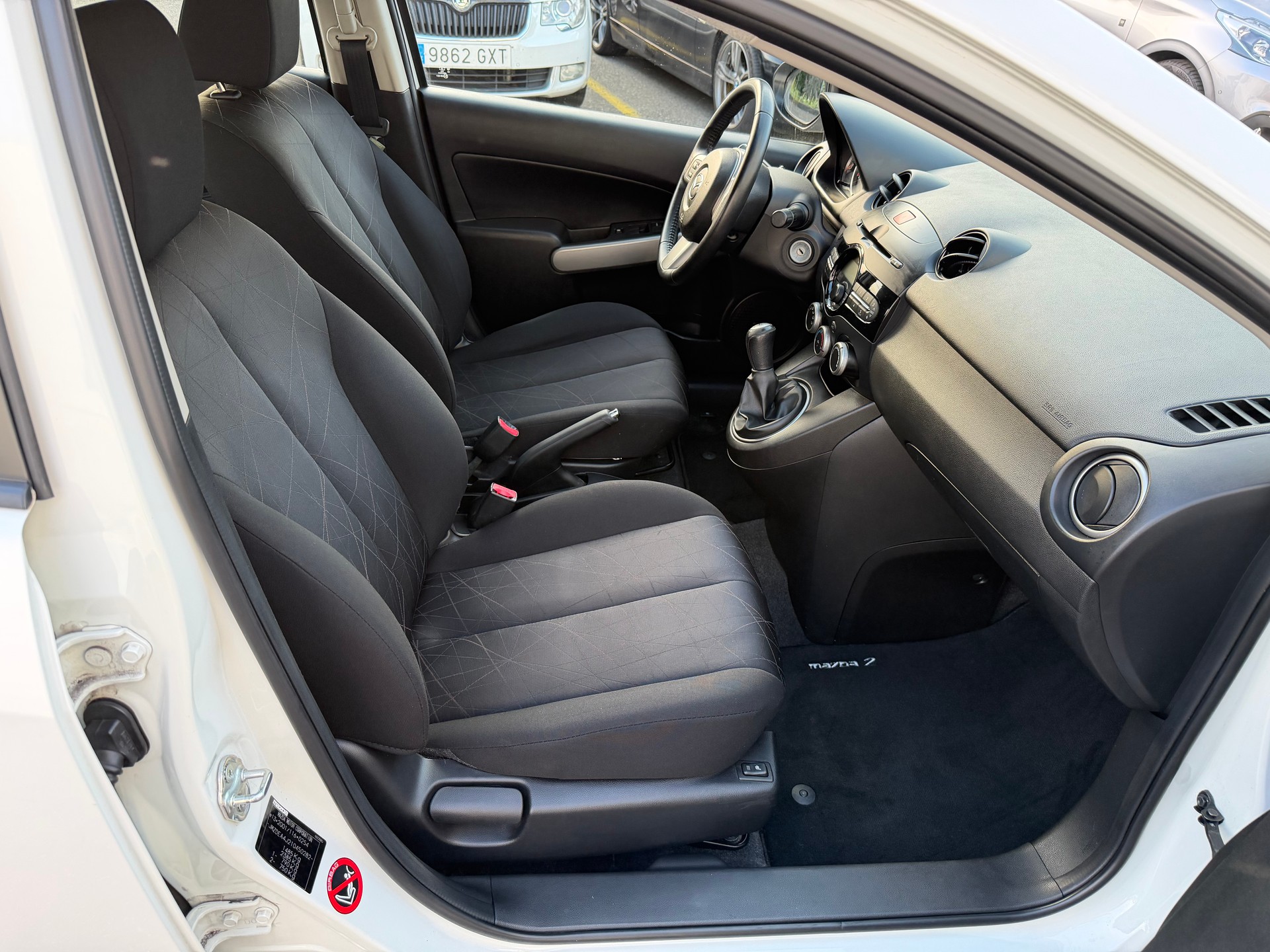 MAZDA 2 1.3i 16V Exclusive-image-7
