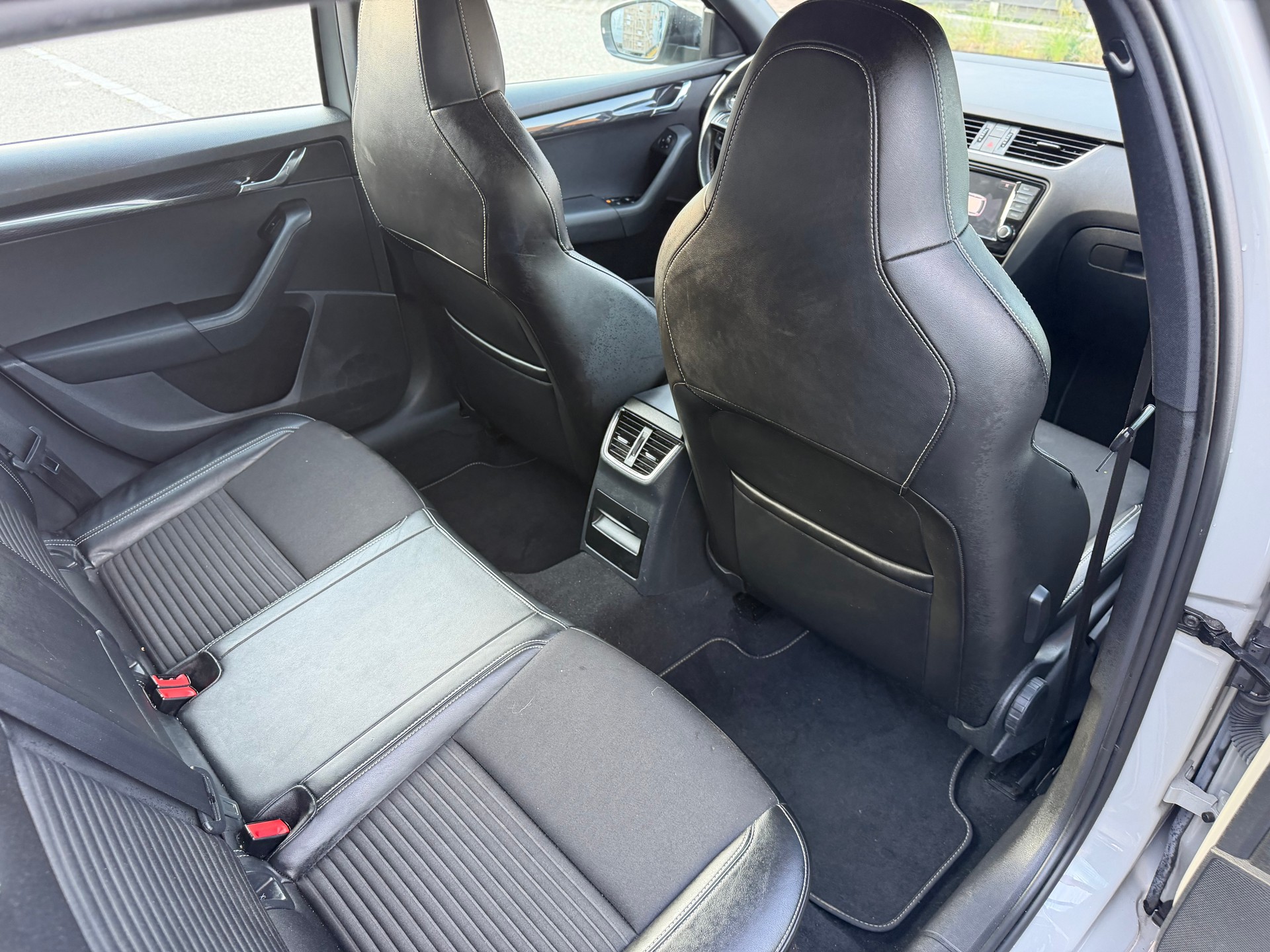 SKODA Octavia Combi 2.0 TSI RS-image-13