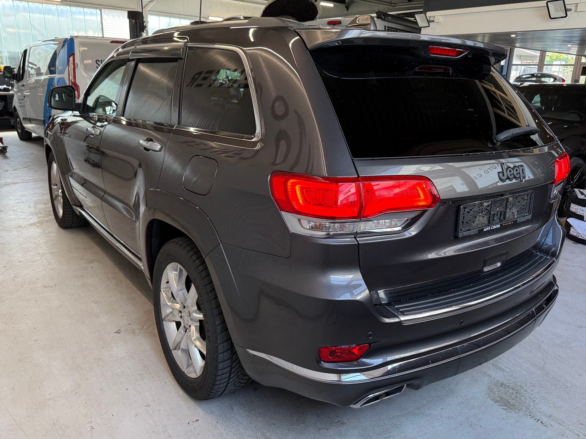 JEEP Grand Cherokee 3.0 CRD Summit Automatic-showroom-element-2