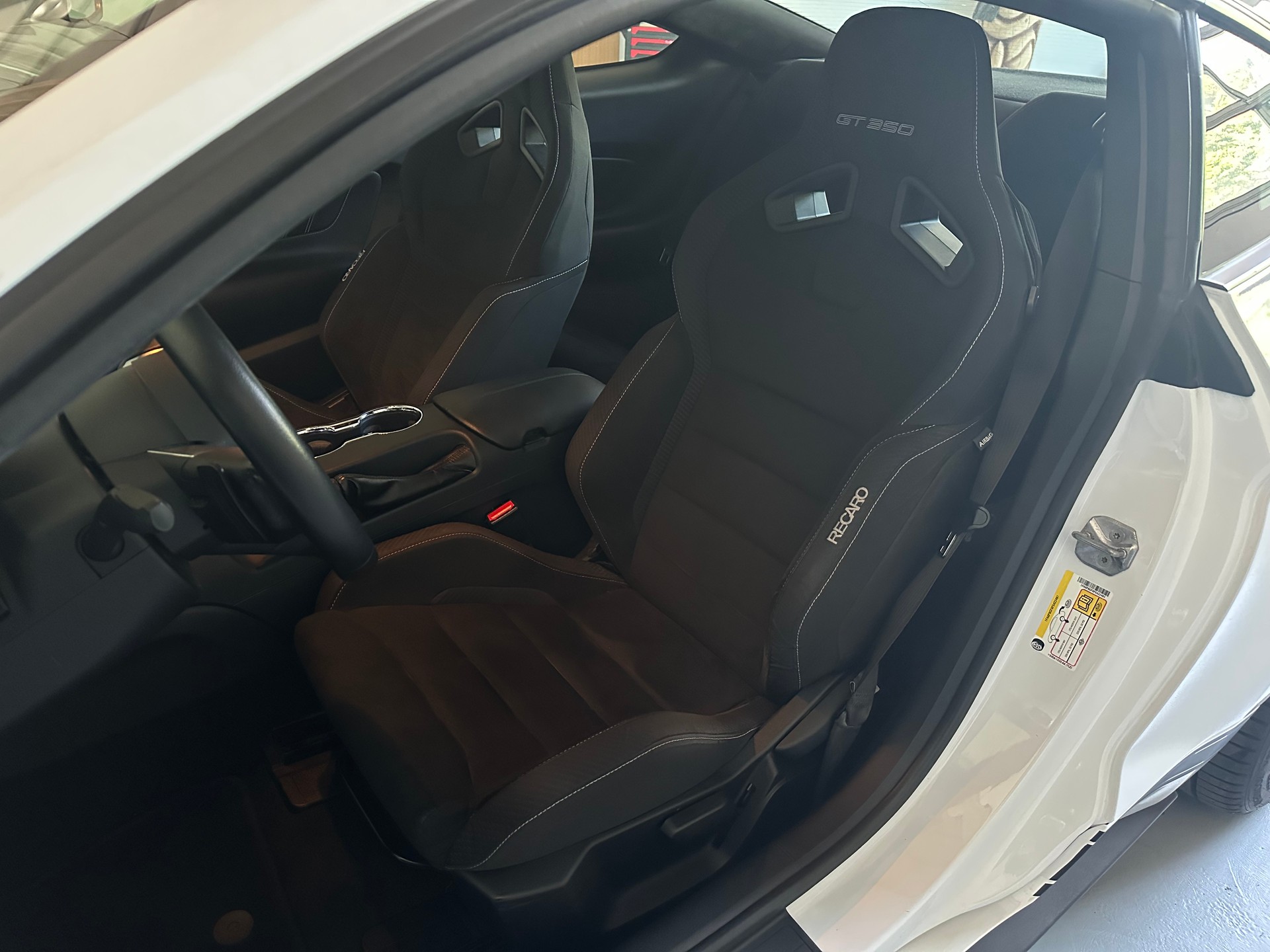 FORD Mustang Fastback 5.0 V8 GT Automat-image-3