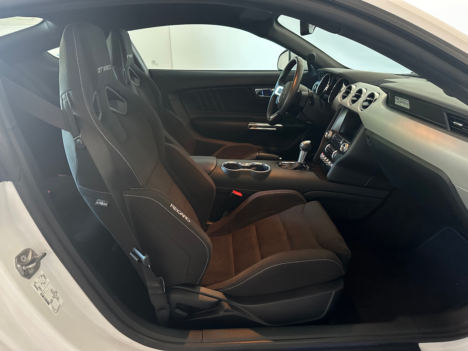 FORD Mustang Fastback 5.0 V8 GT Automat-image-4
