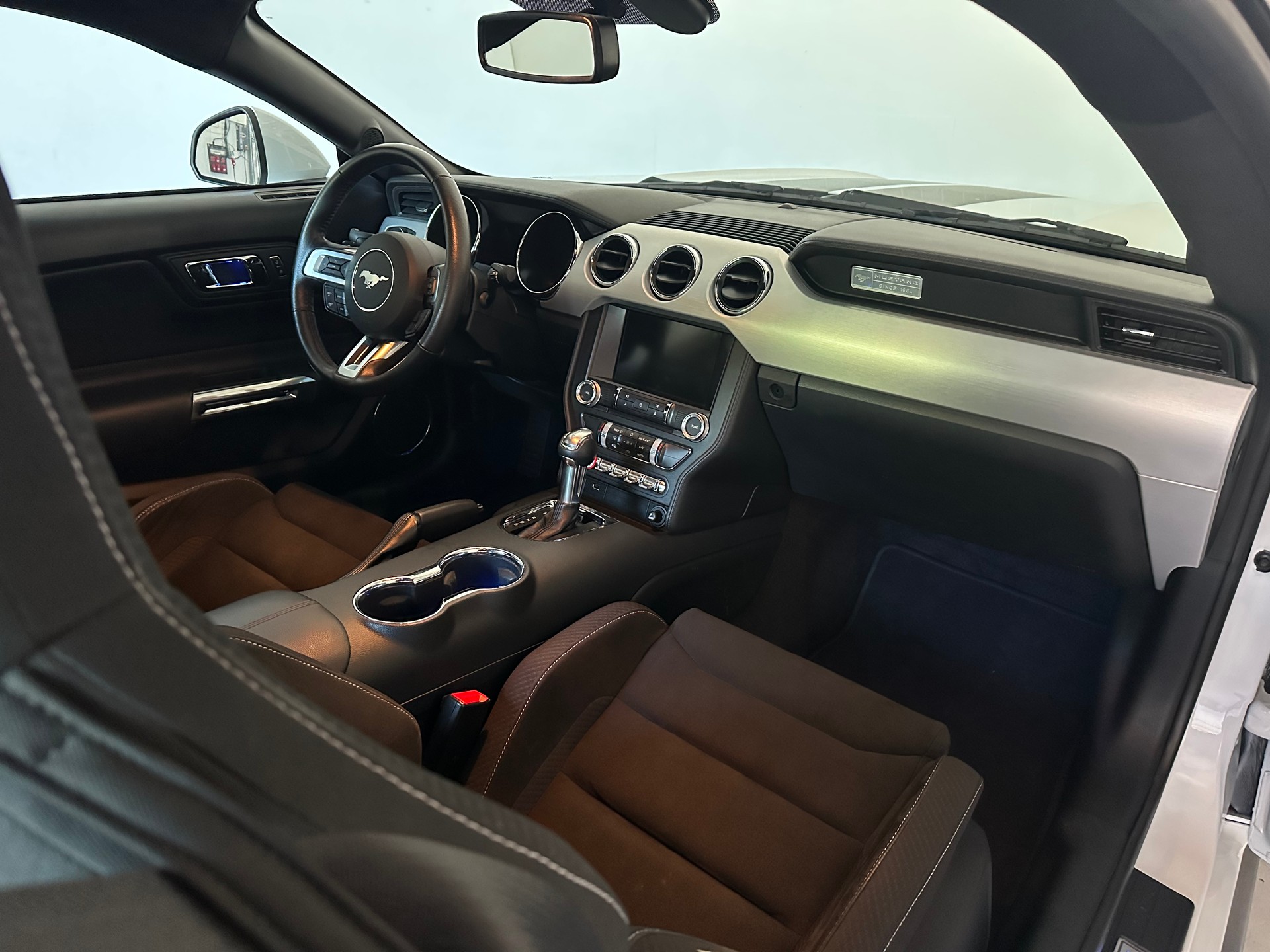 FORD Mustang Fastback 5.0 V8 GT Automat-image-5