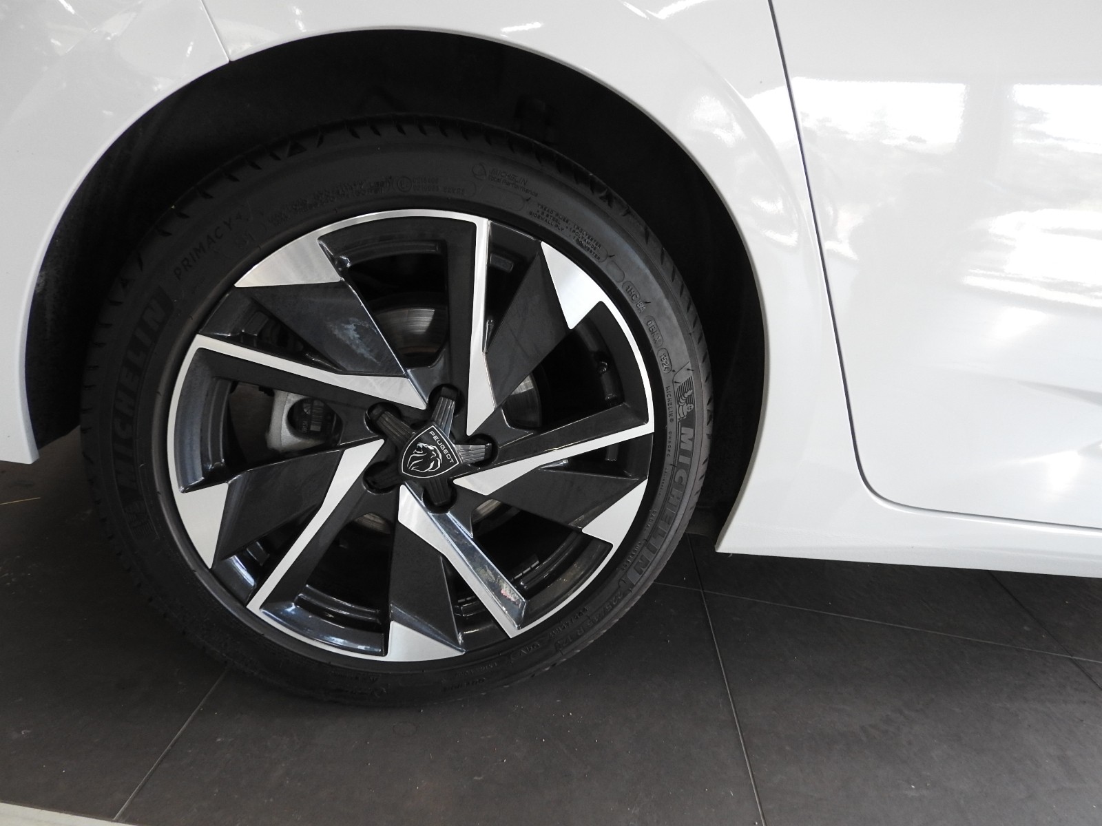 PEUGEOT 308 1.2 turbo 130 cv Allure-image-13