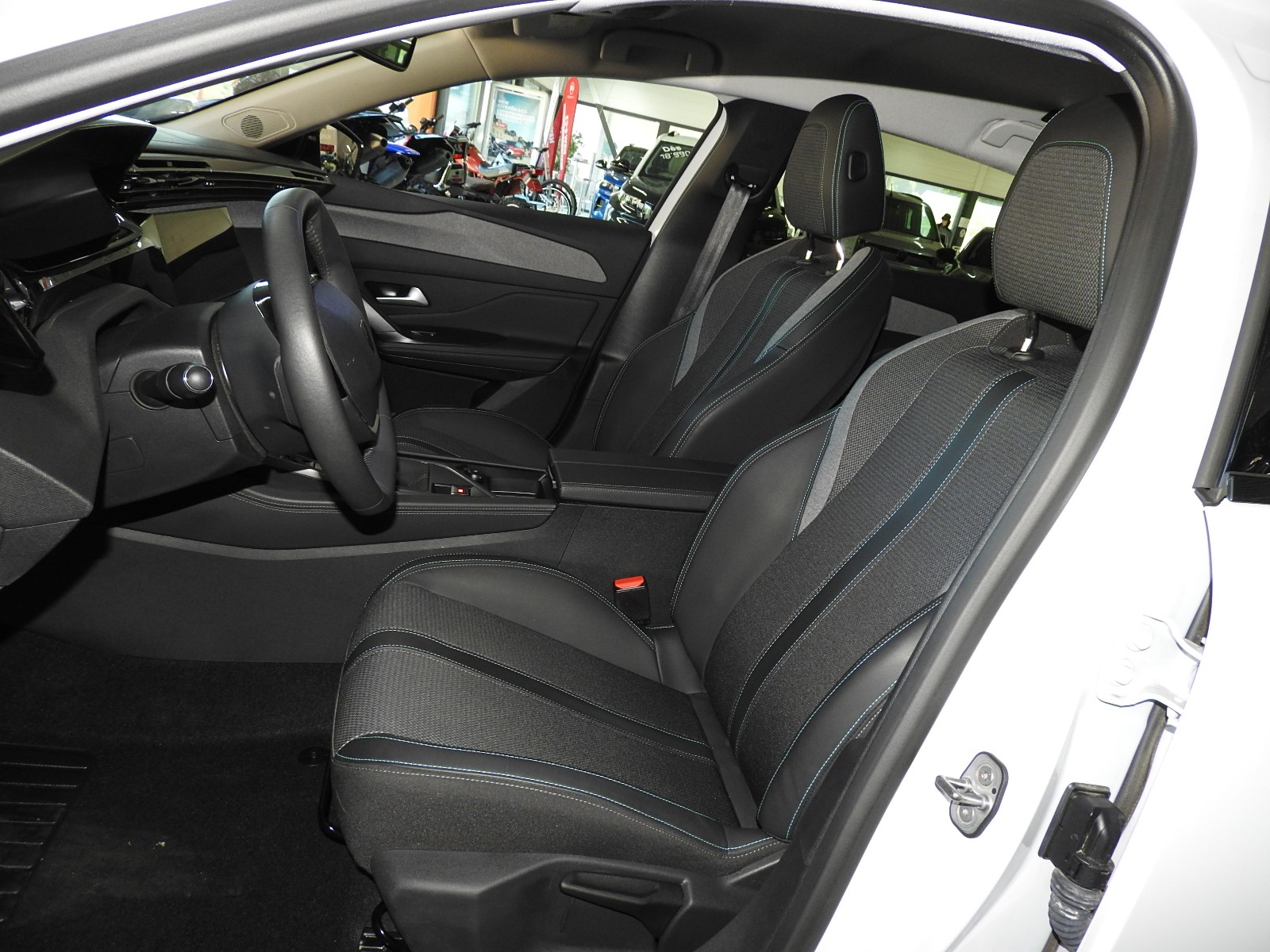 PEUGEOT 308 1.2 turbo 130 cv Allure-image-6